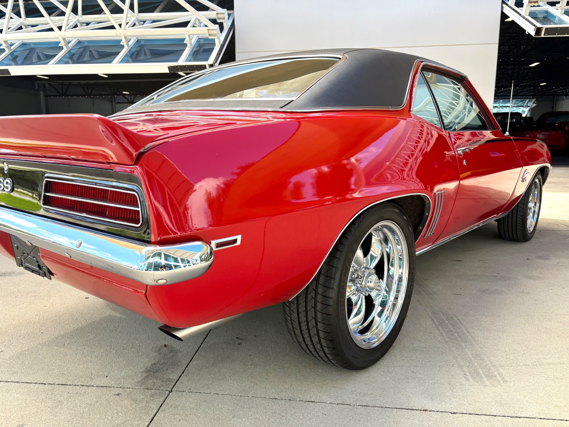 Vehicle photo 16