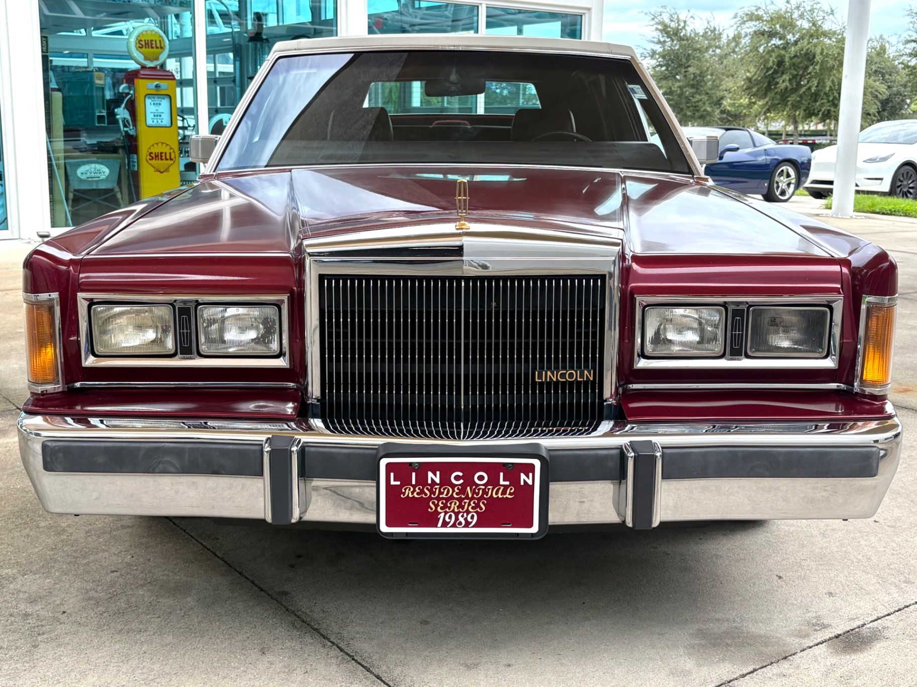 Vehicle photo 2