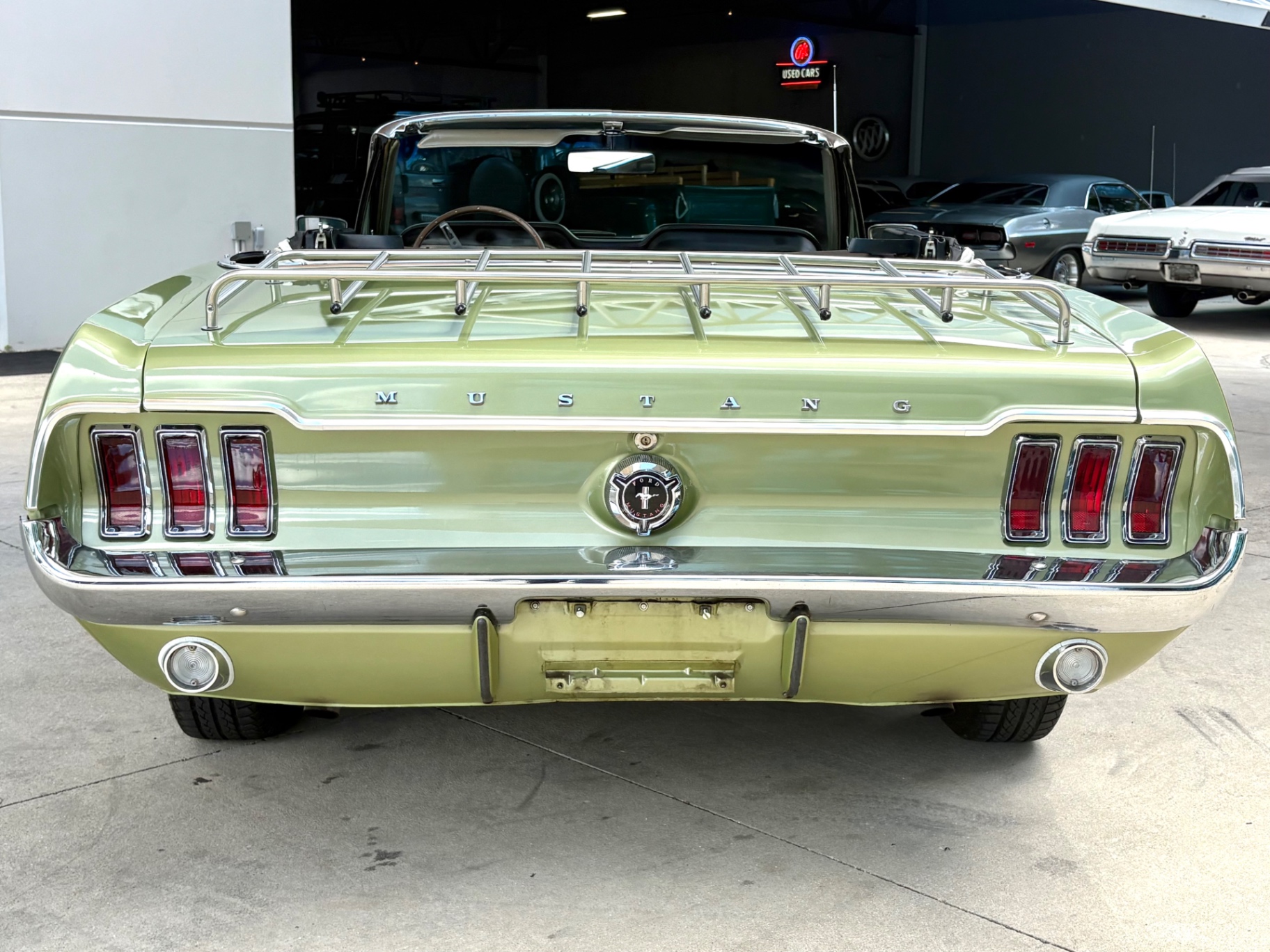 Vehicle photo 7