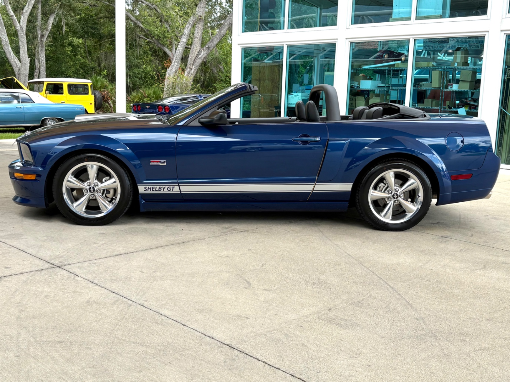 Vehicle photo 10