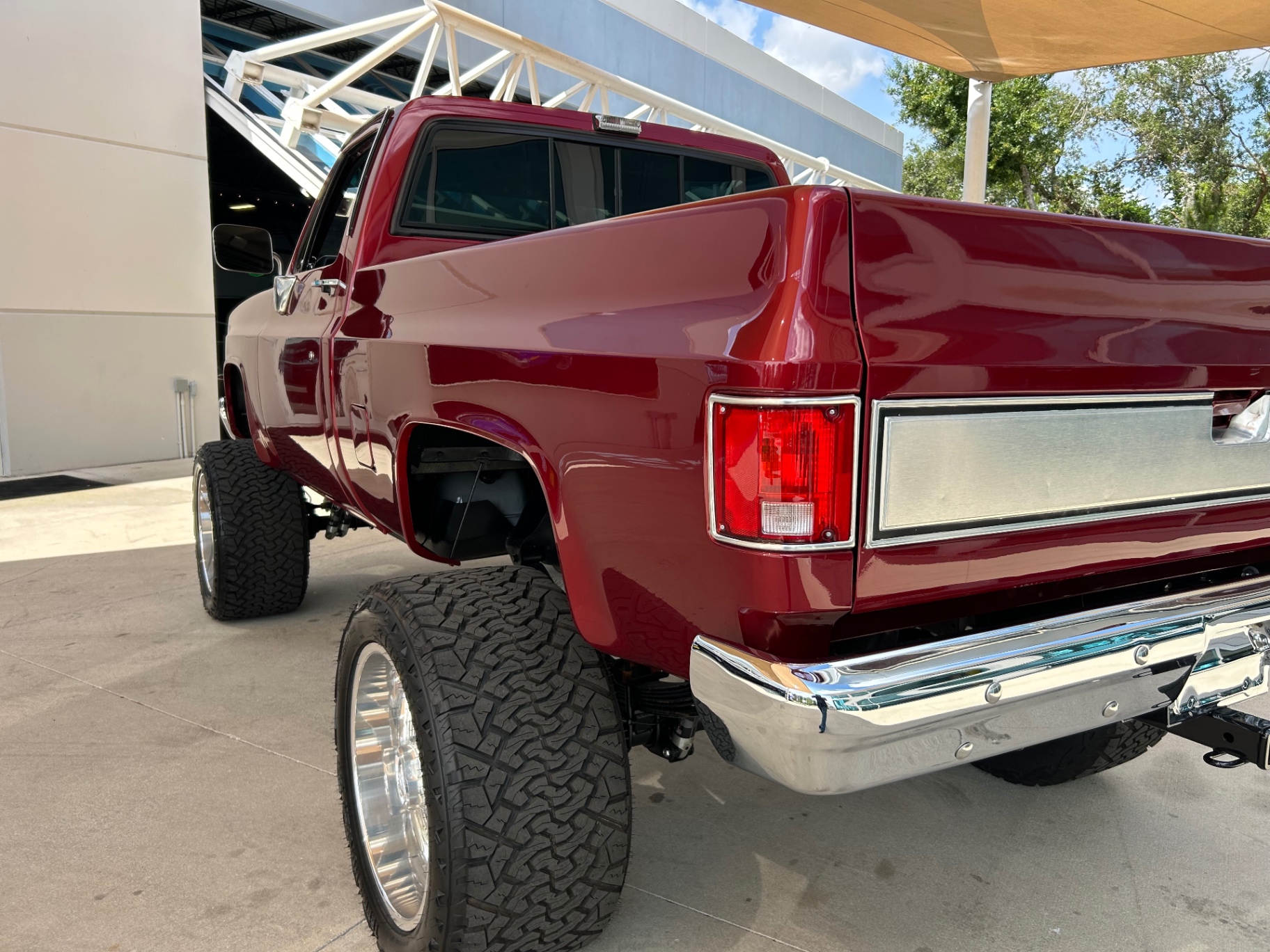 Vehicle photo 14