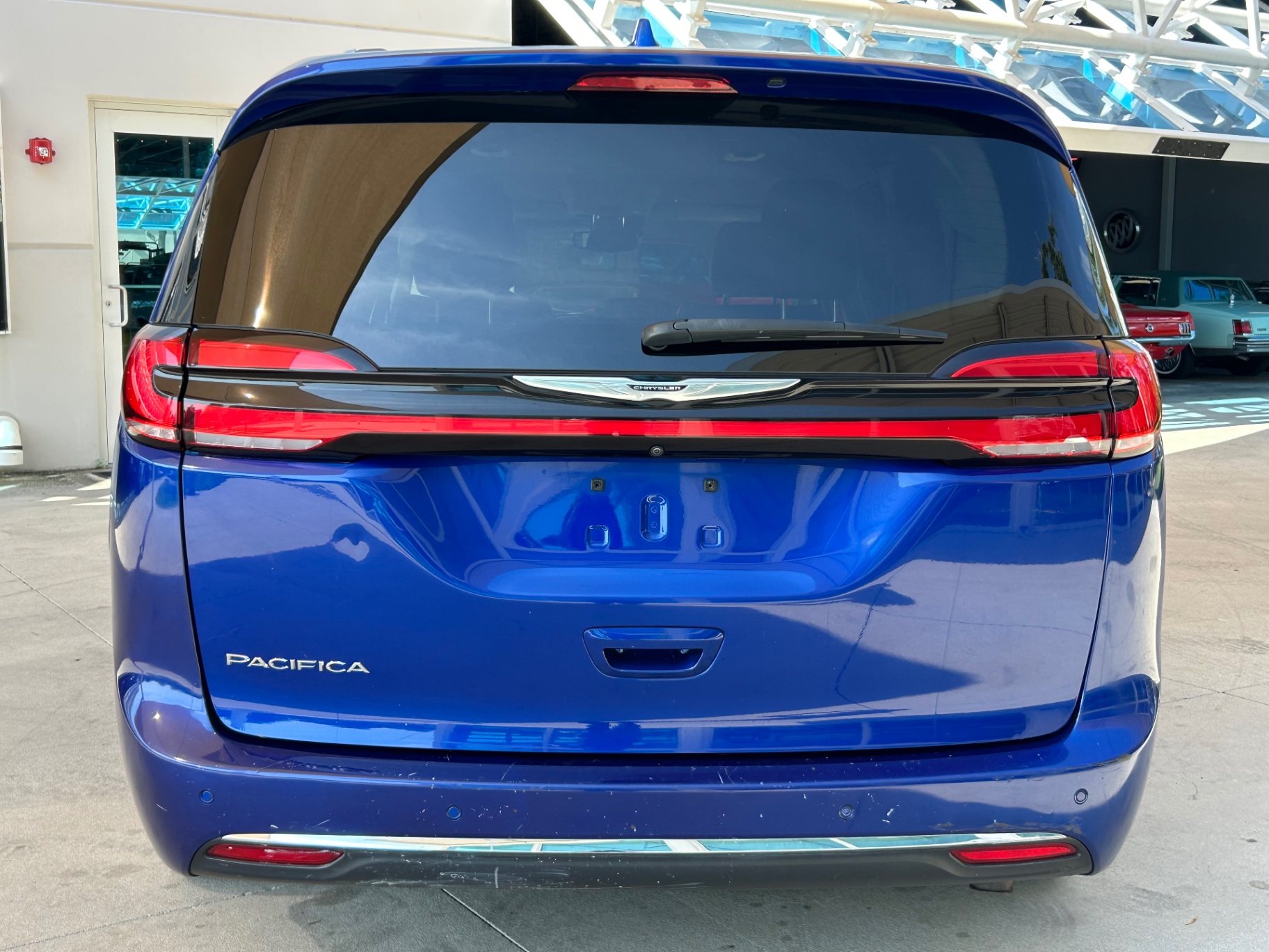 Vehicle photo 6