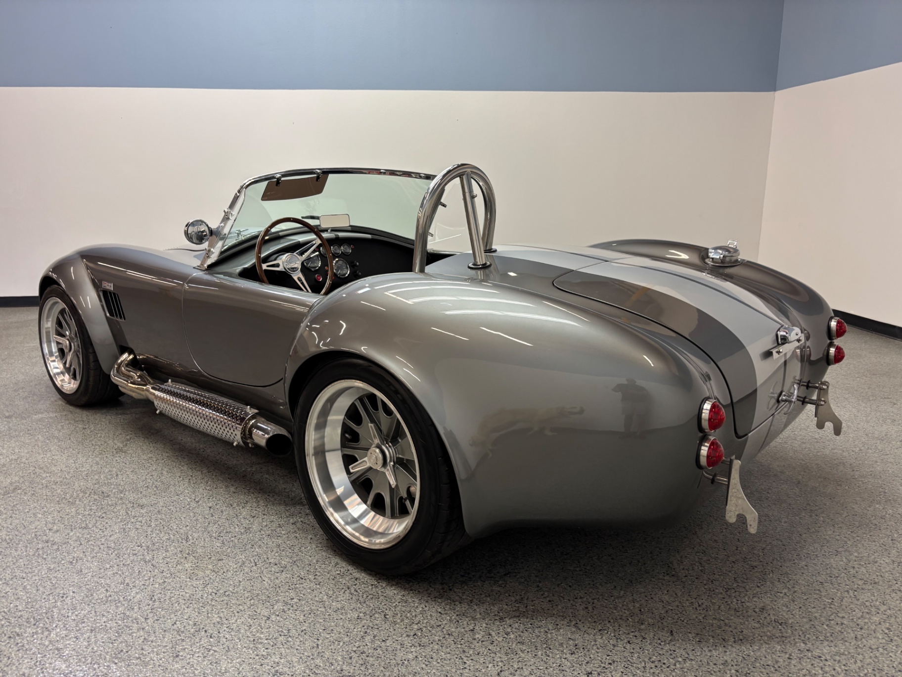 Vehicle photo 5