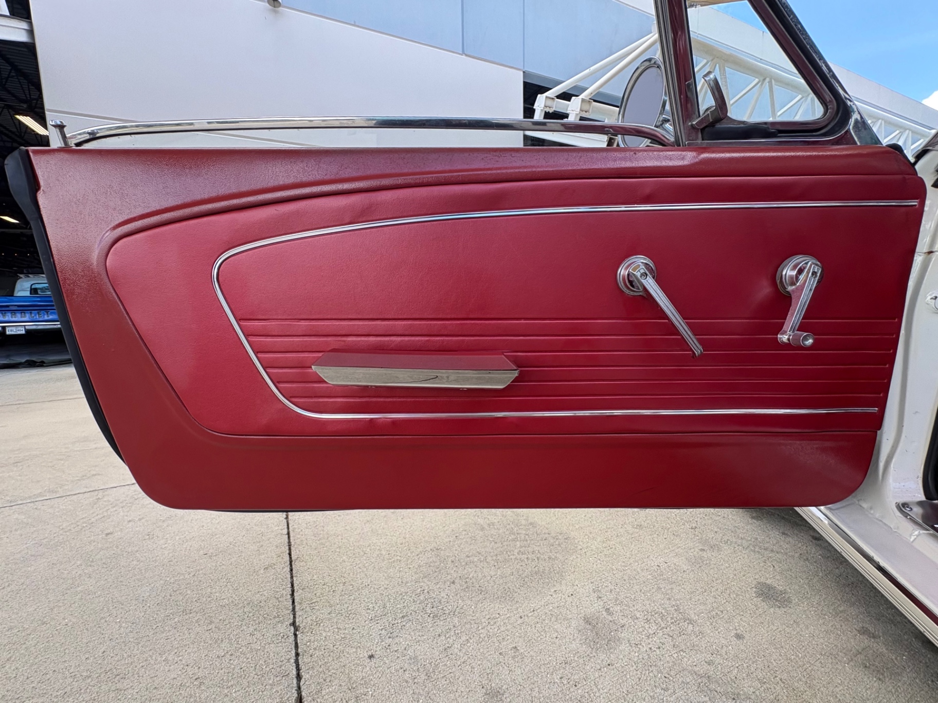 Vehicle photo 37