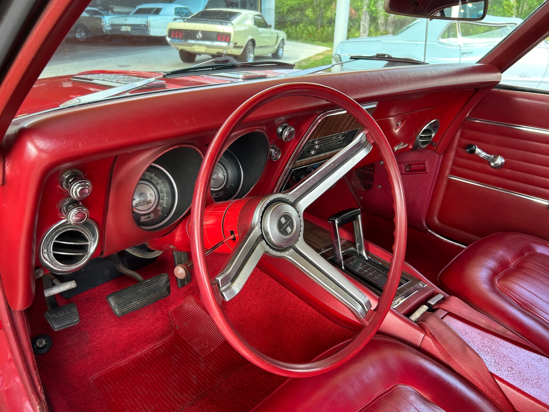 Vehicle photo 33