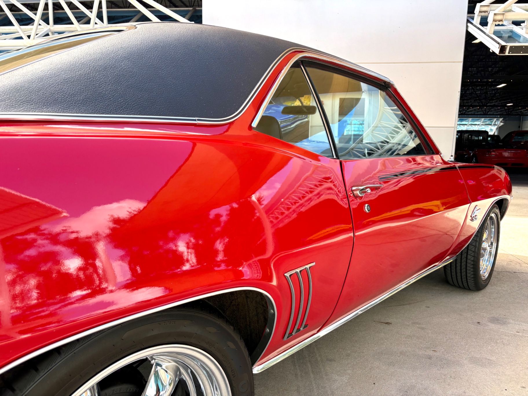 Vehicle photo 17