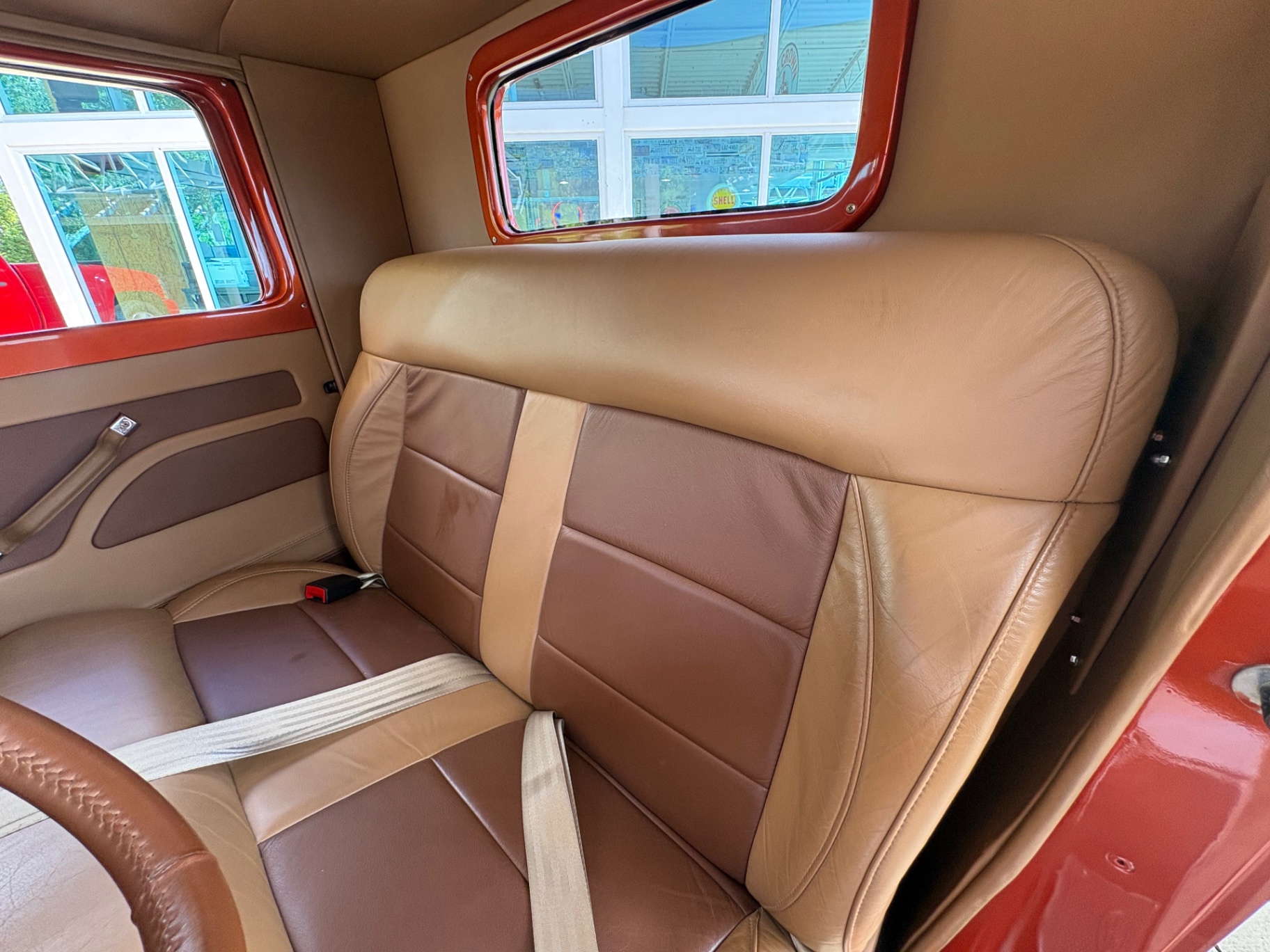 Vehicle photo 29