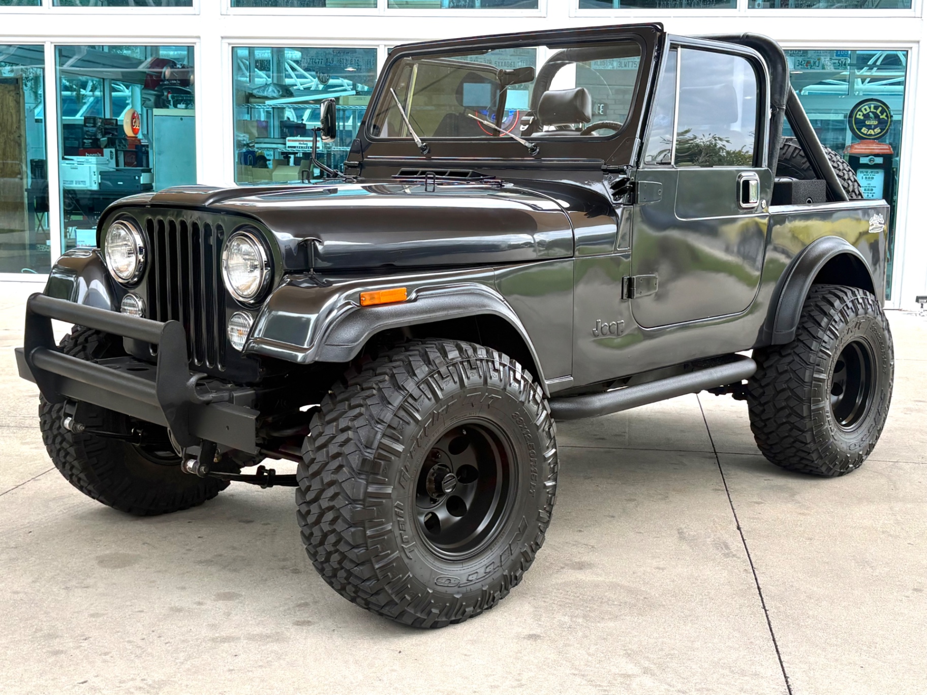 Vehicle photo 11