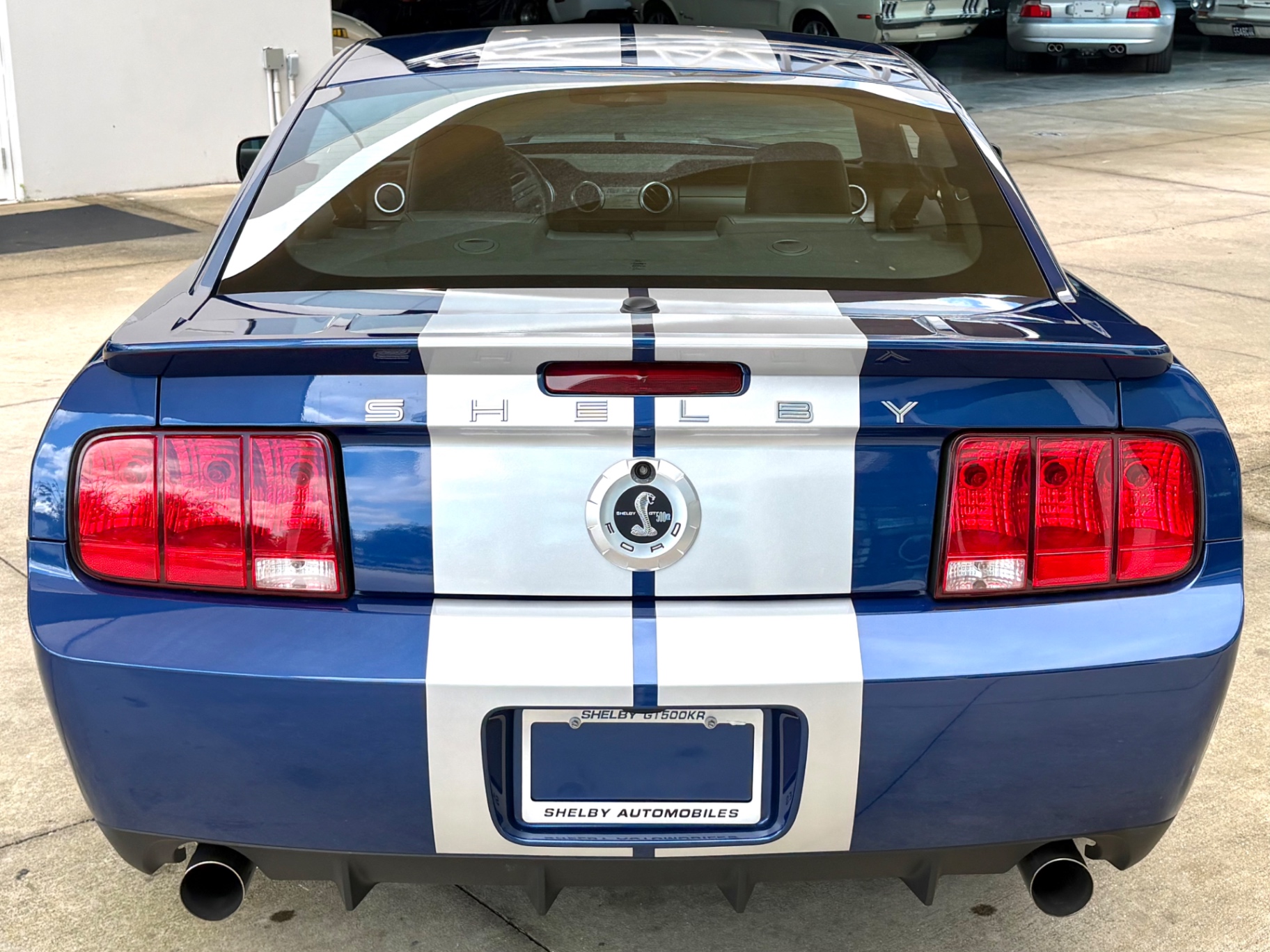 Vehicle photo 8