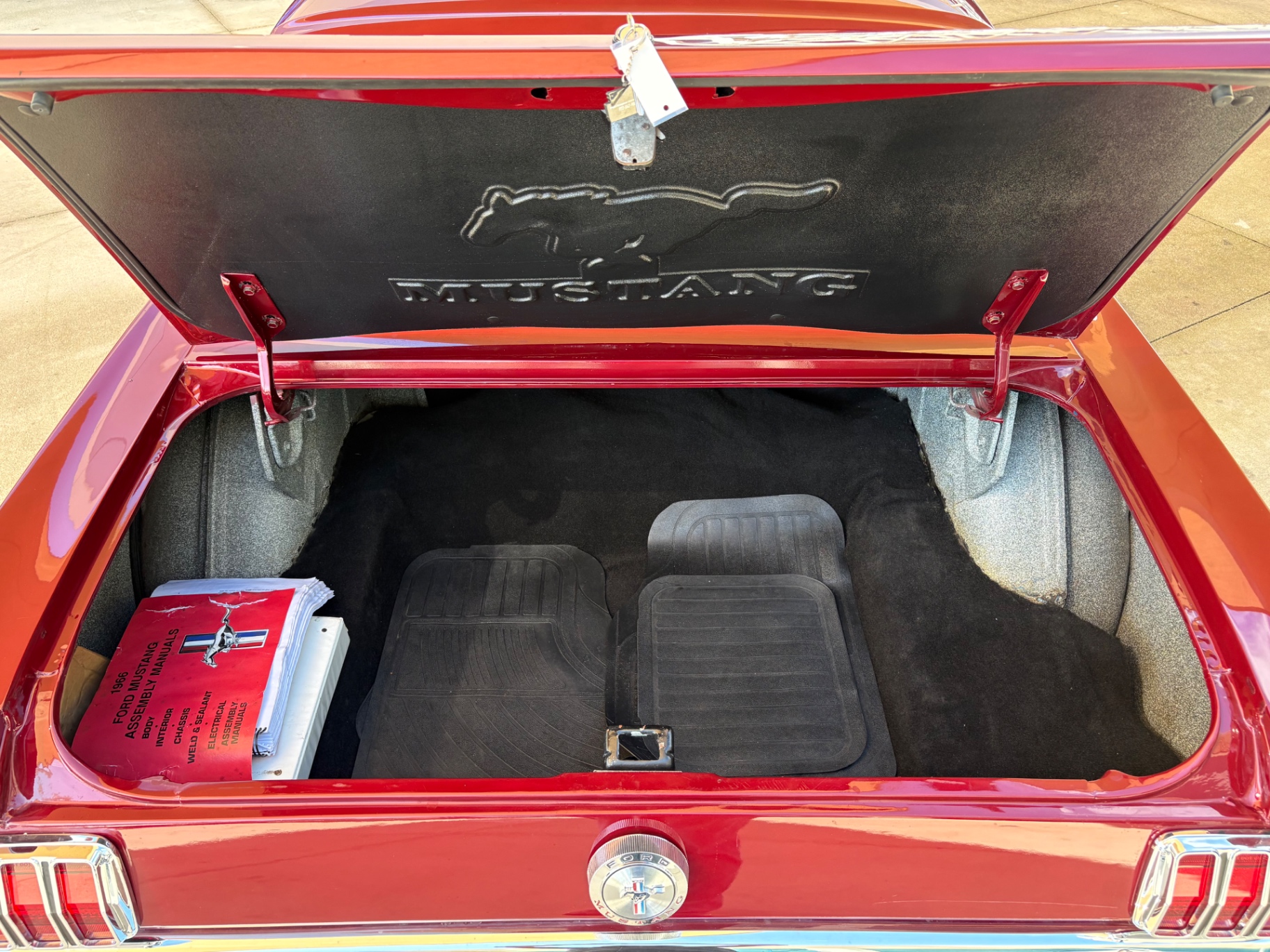 Vehicle photo 7