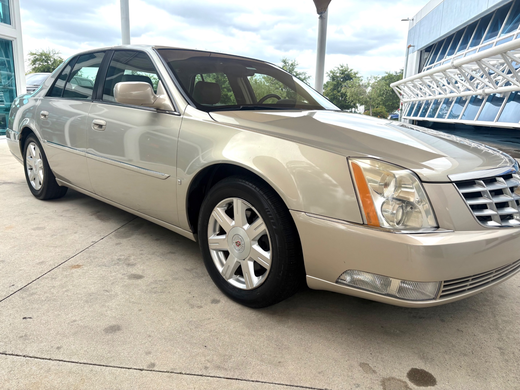 Vehicle photo 19