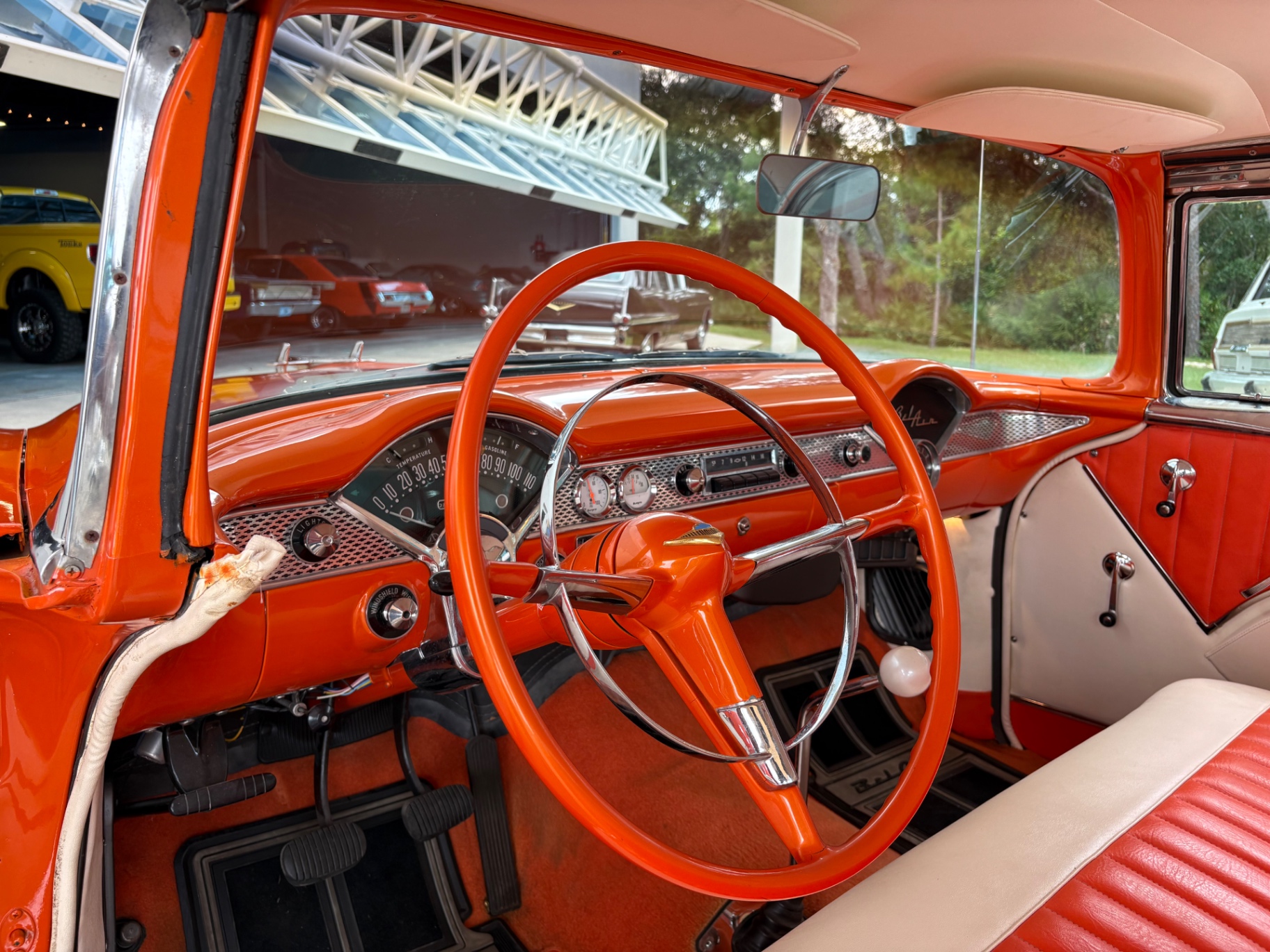 Vehicle photo 33