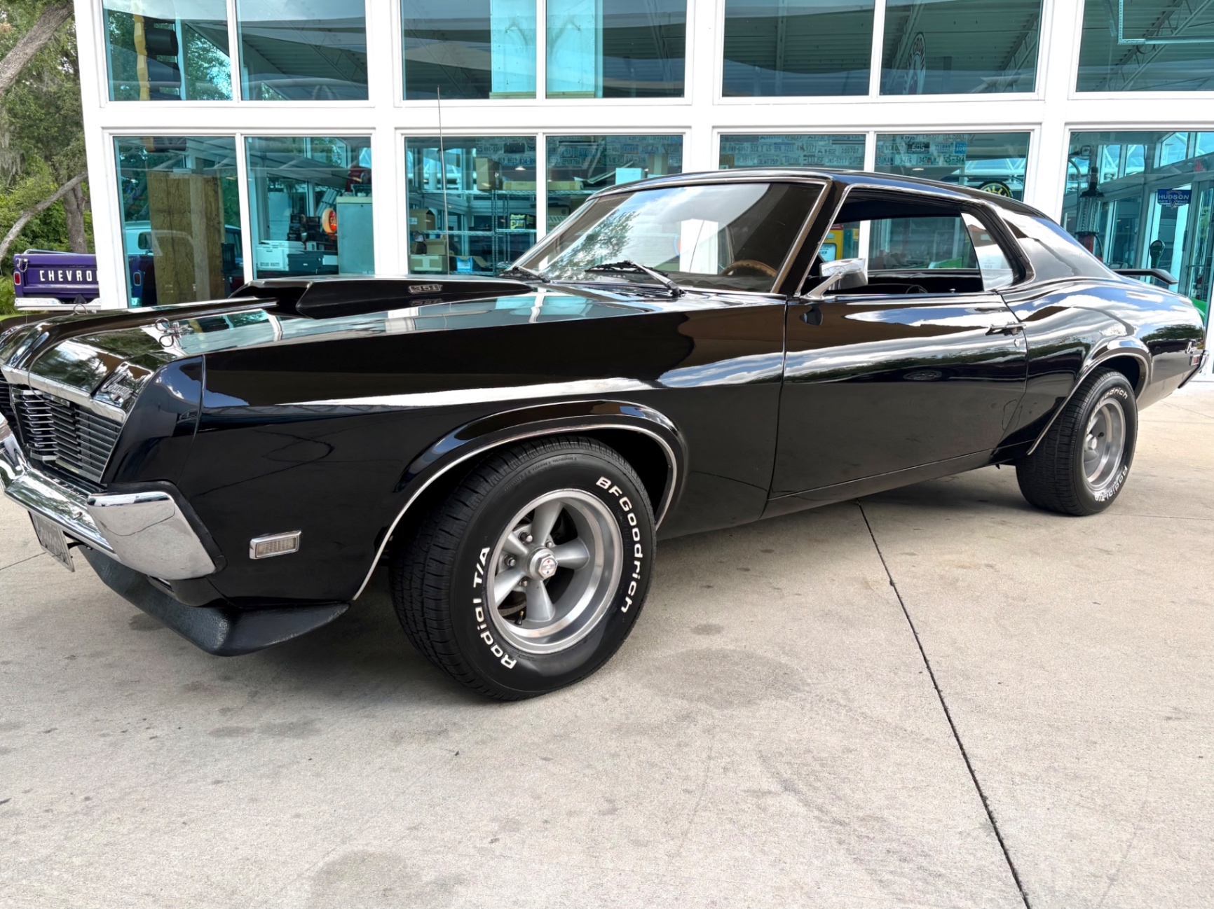 Vehicle photo 12