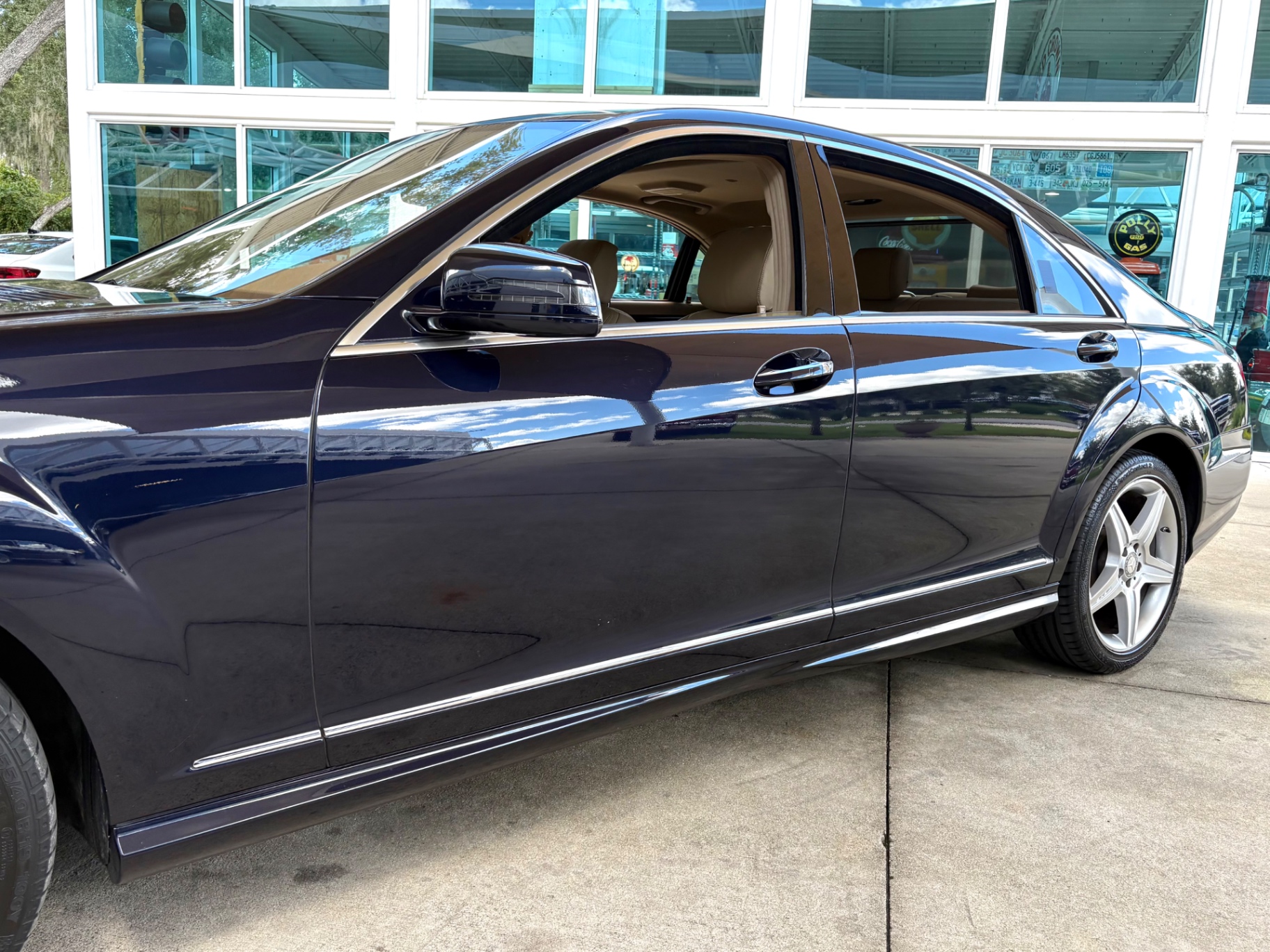 Vehicle photo 13