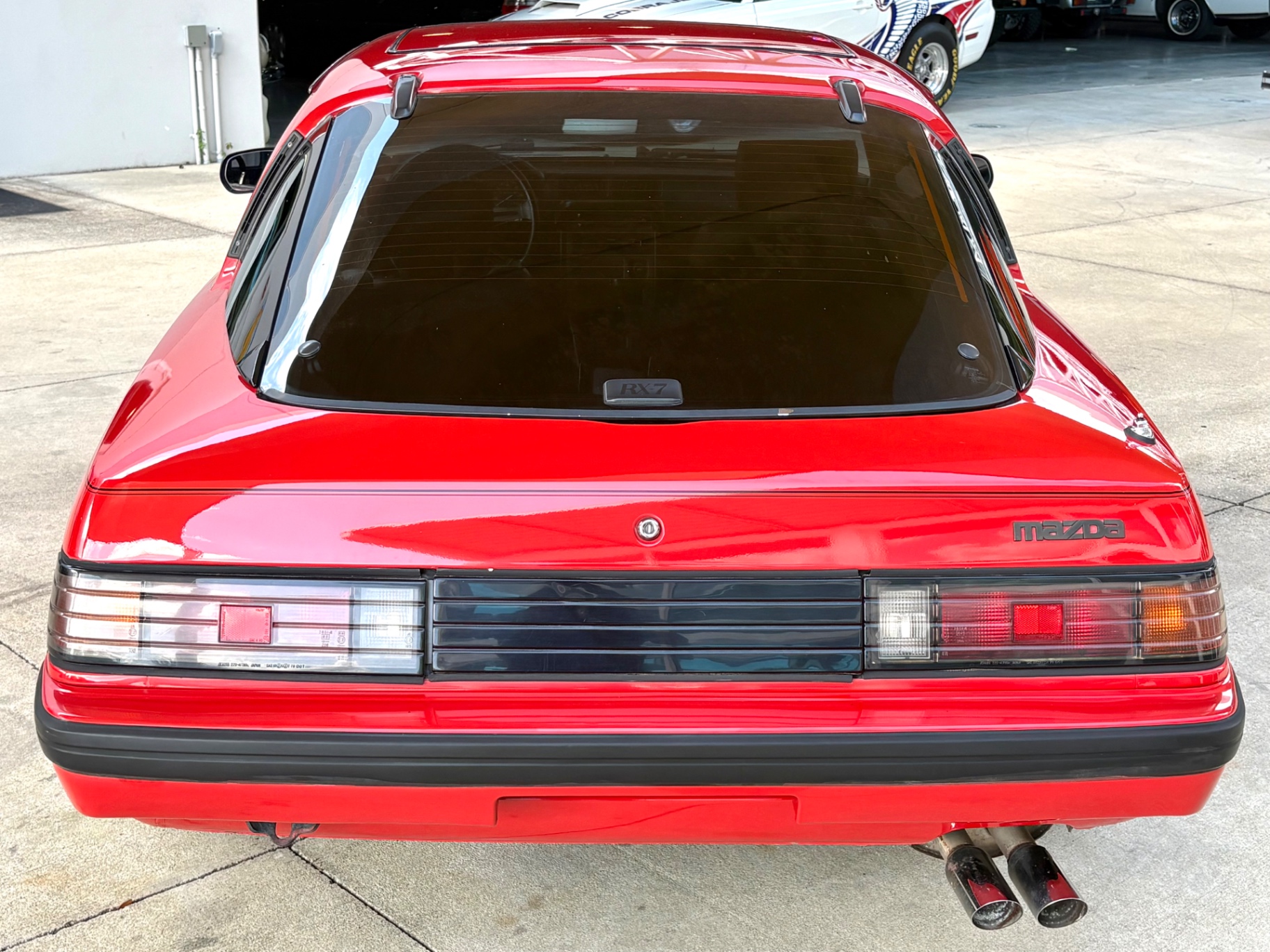 Vehicle photo 9