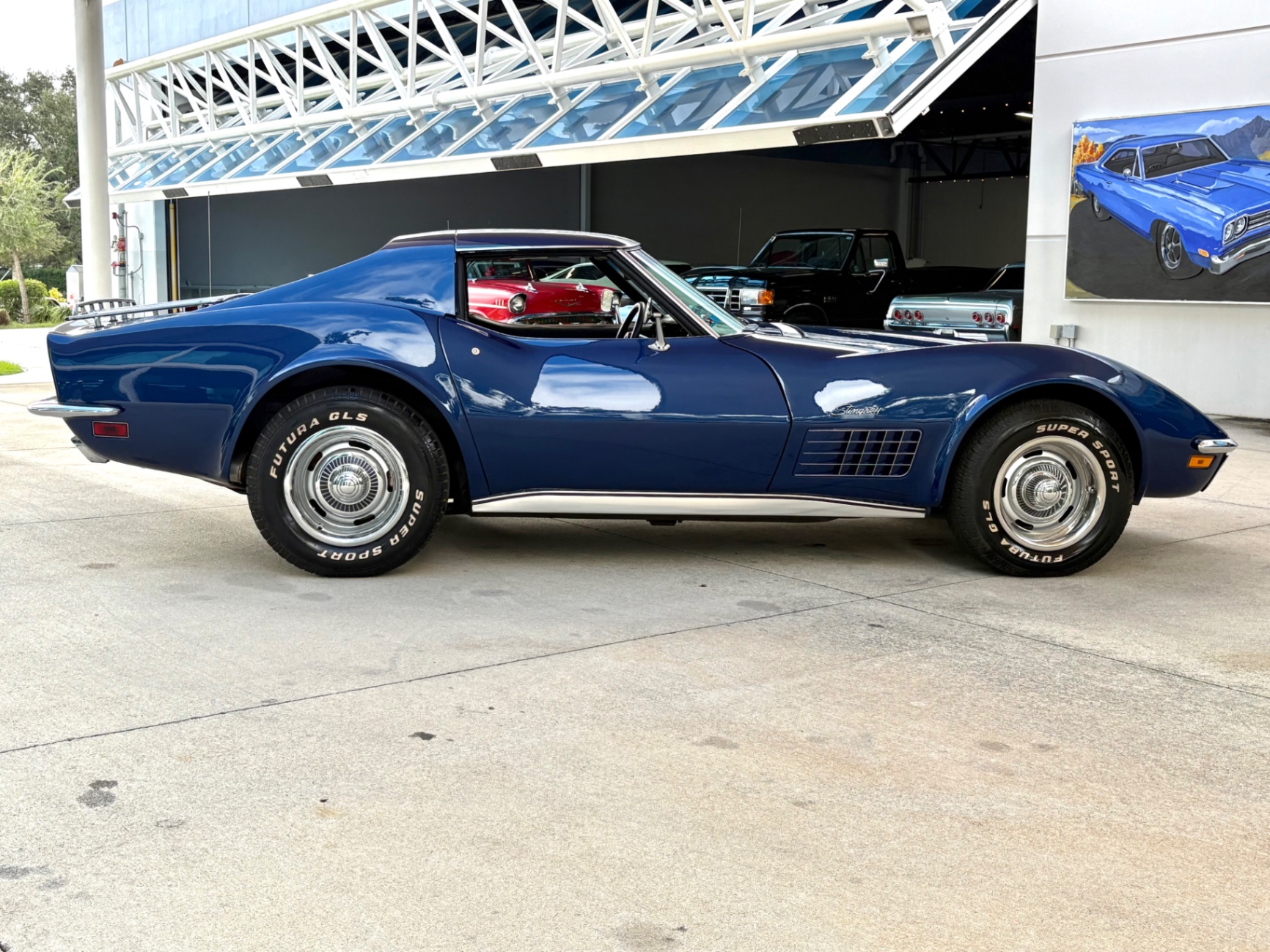 Vehicle photo 5