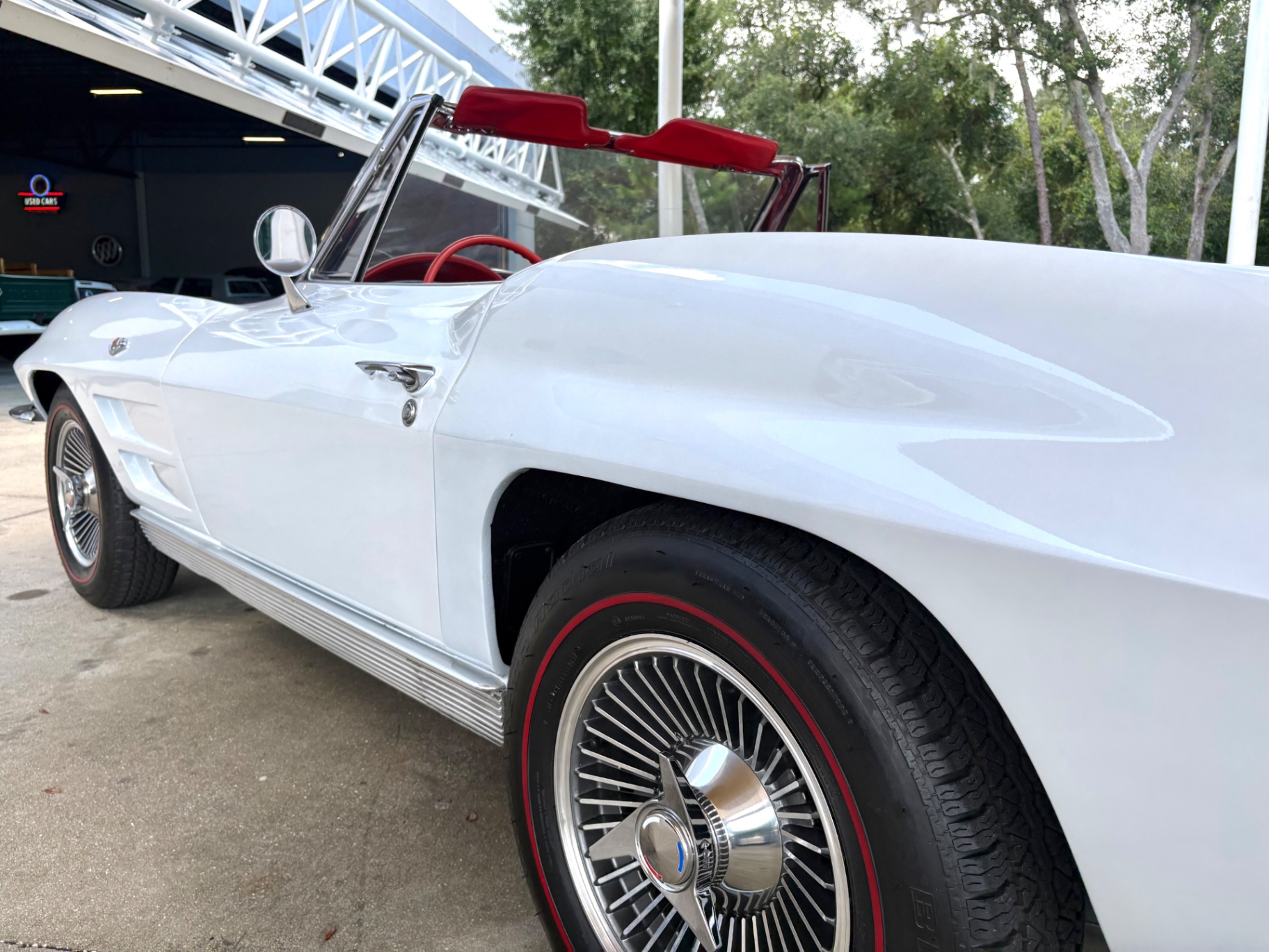 Vehicle photo 14