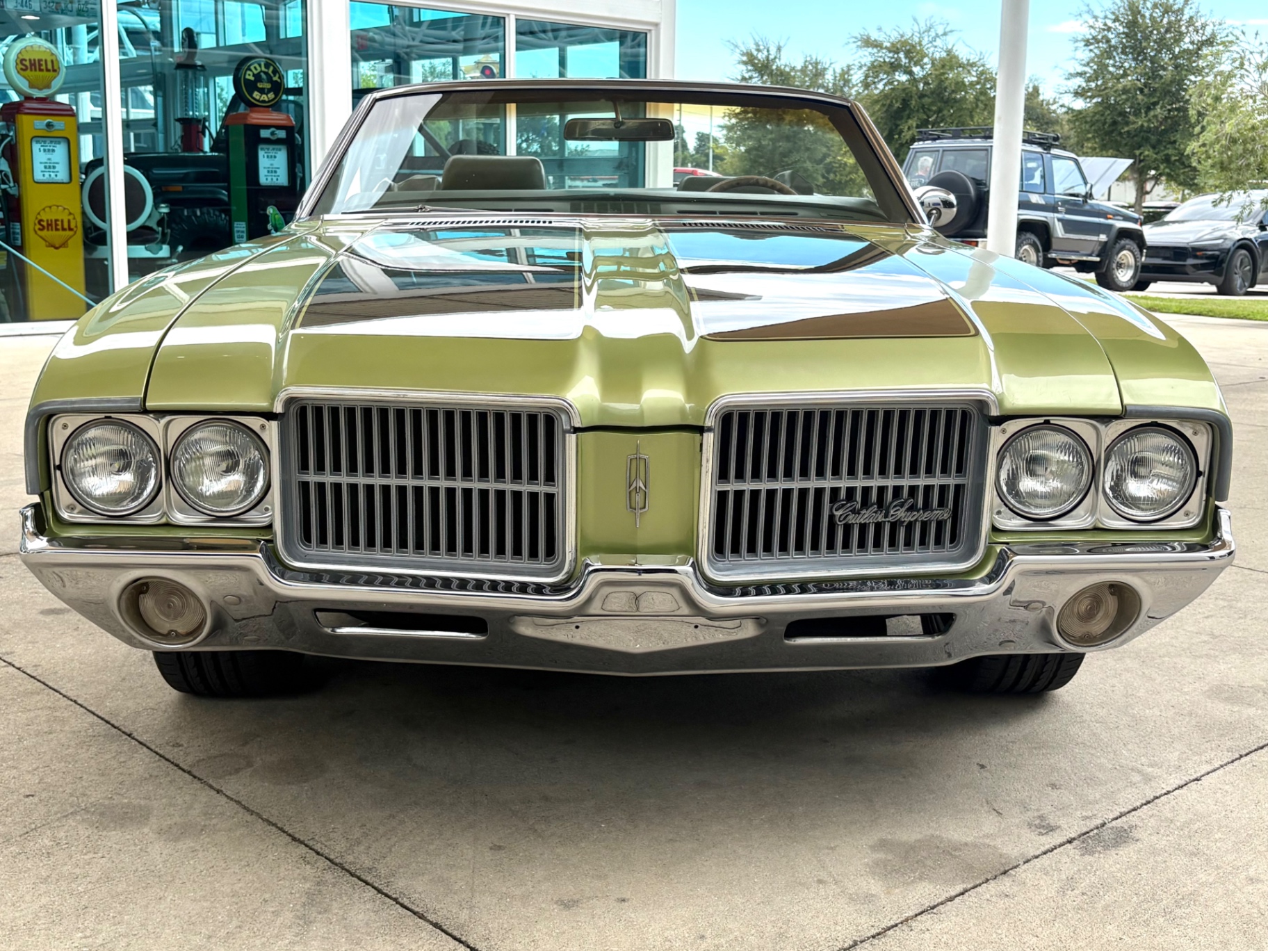 Vehicle photo 2