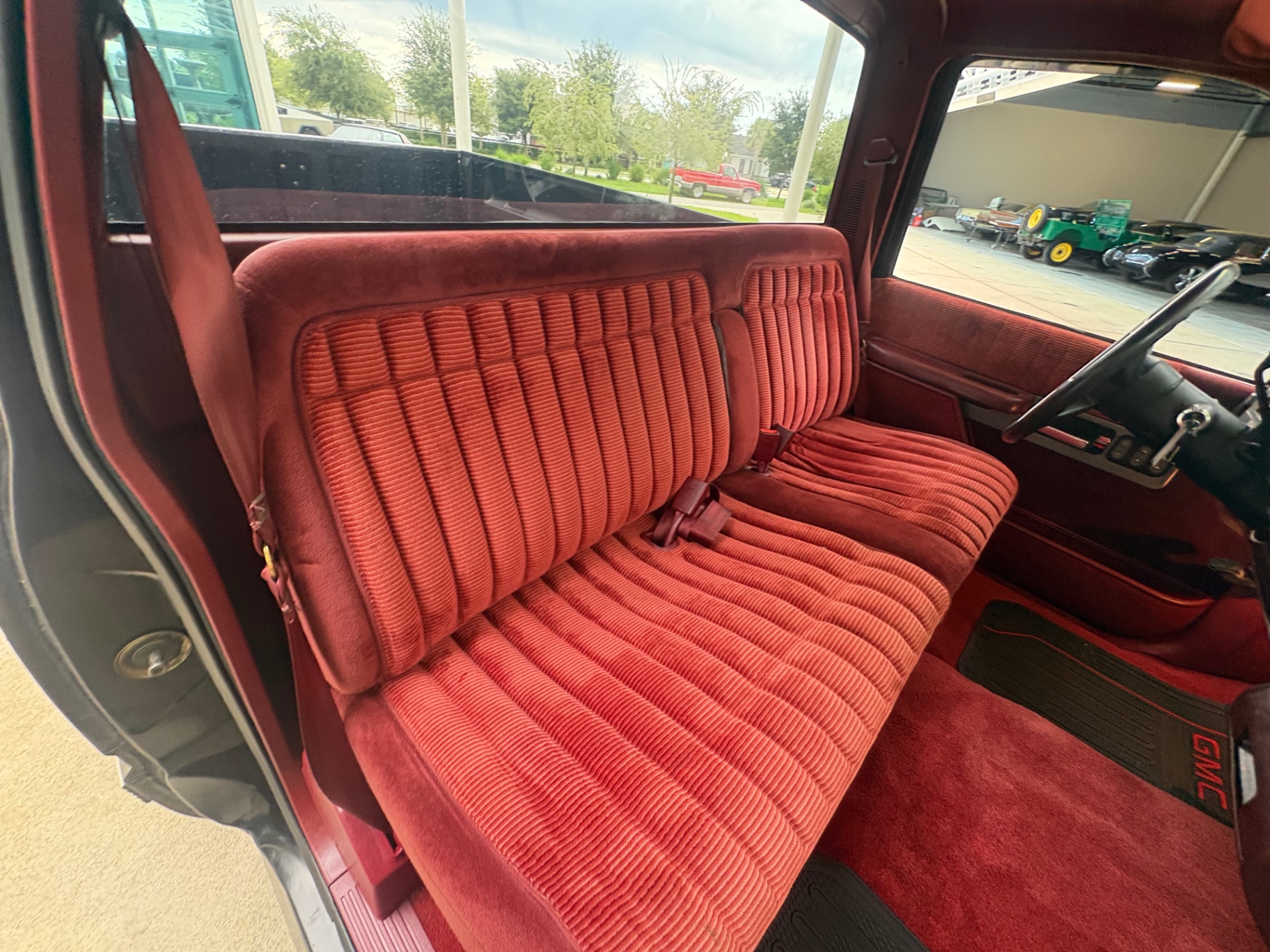 Vehicle photo 40