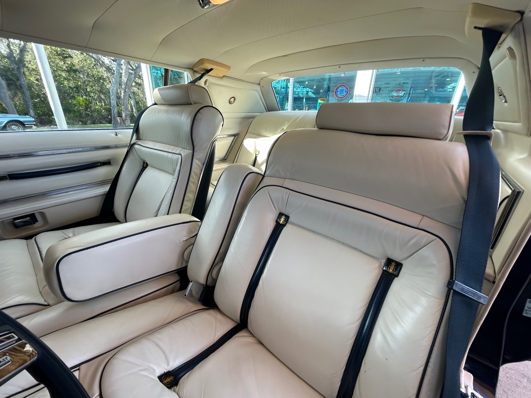Vehicle photo 21