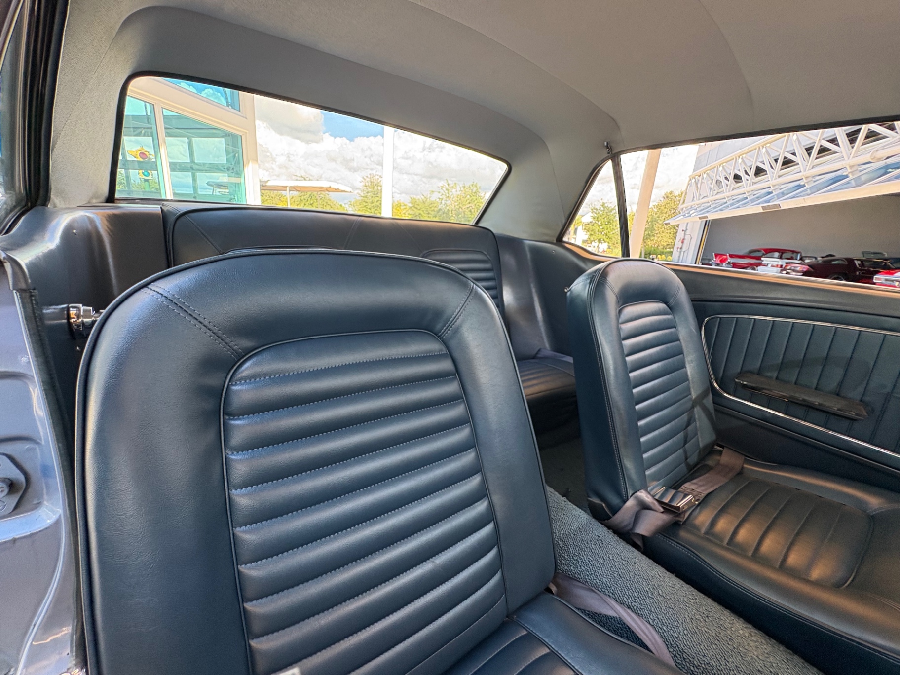 Vehicle photo 43