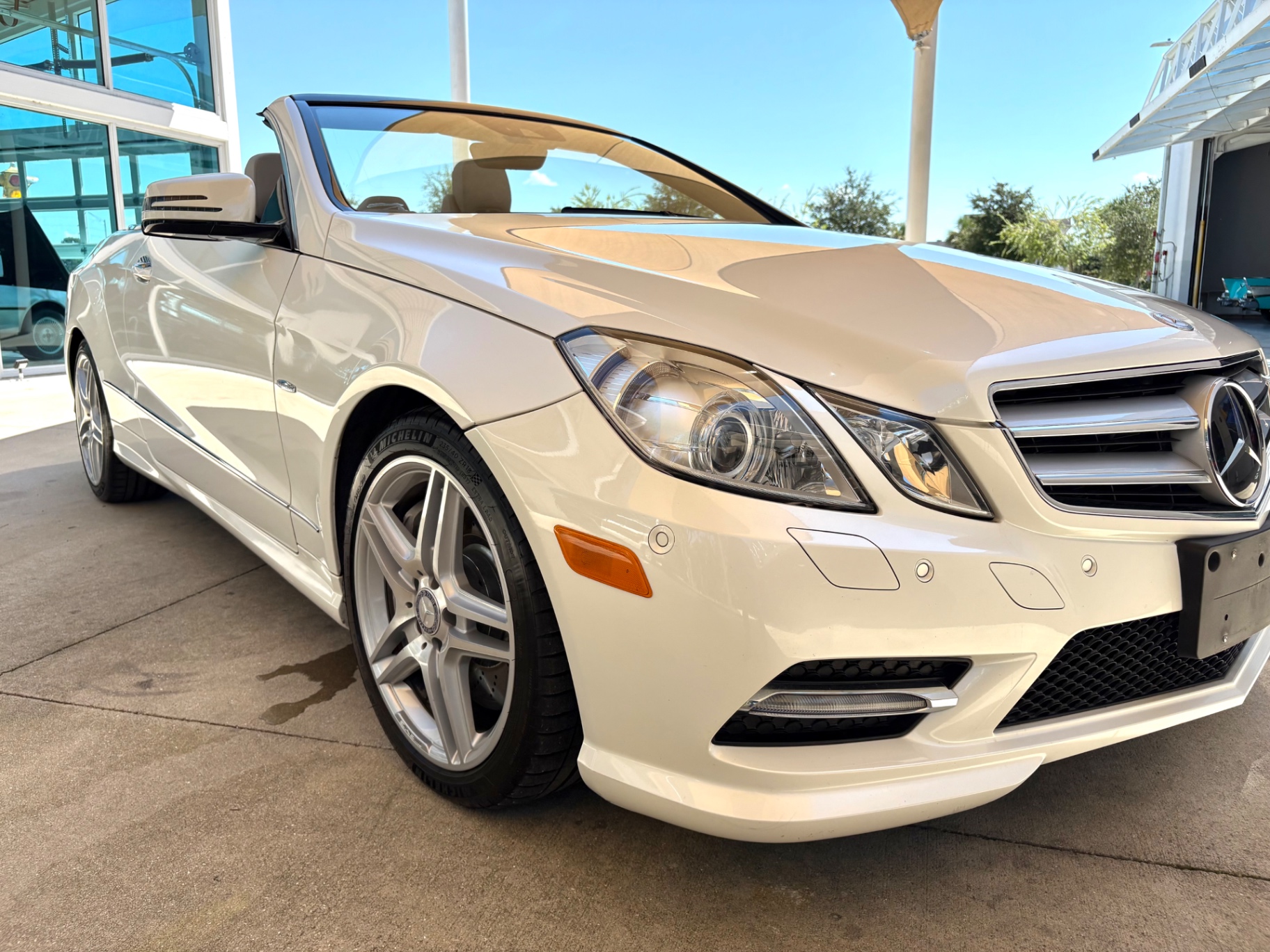 Vehicle photo 19