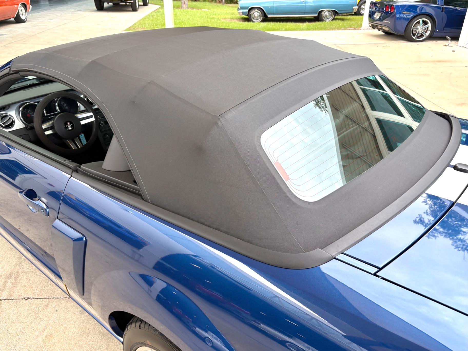 Vehicle photo 25