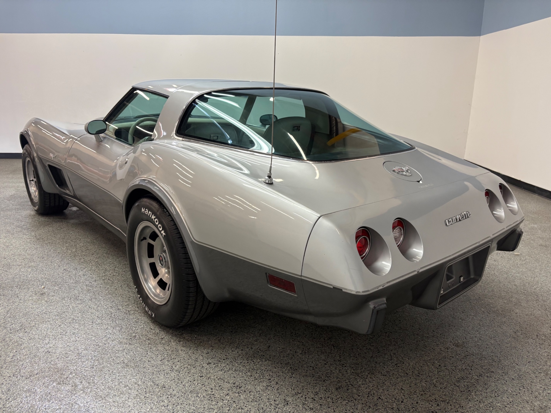Vehicle photo 5