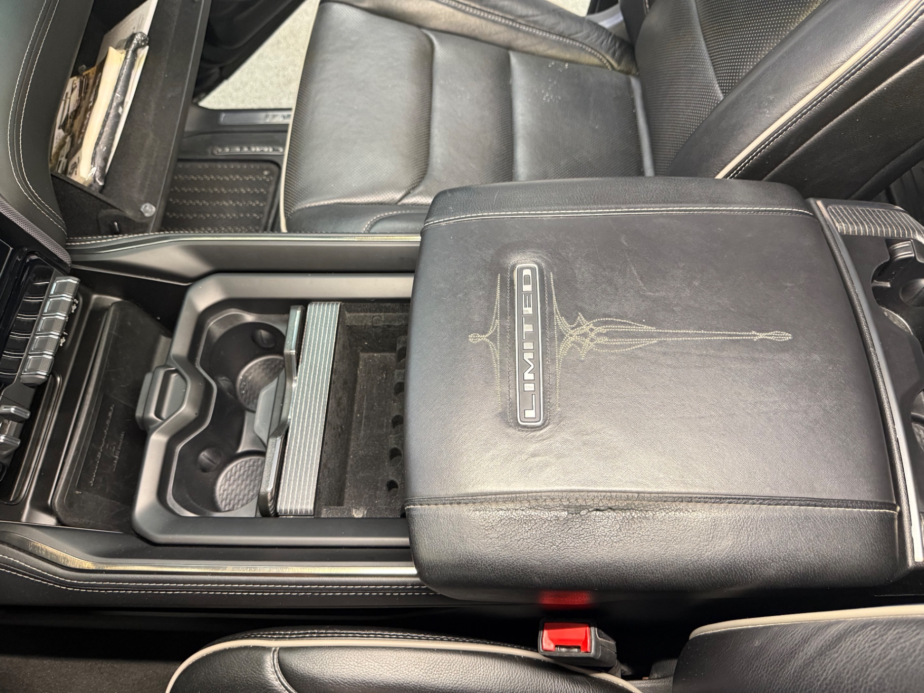 Vehicle photo 34