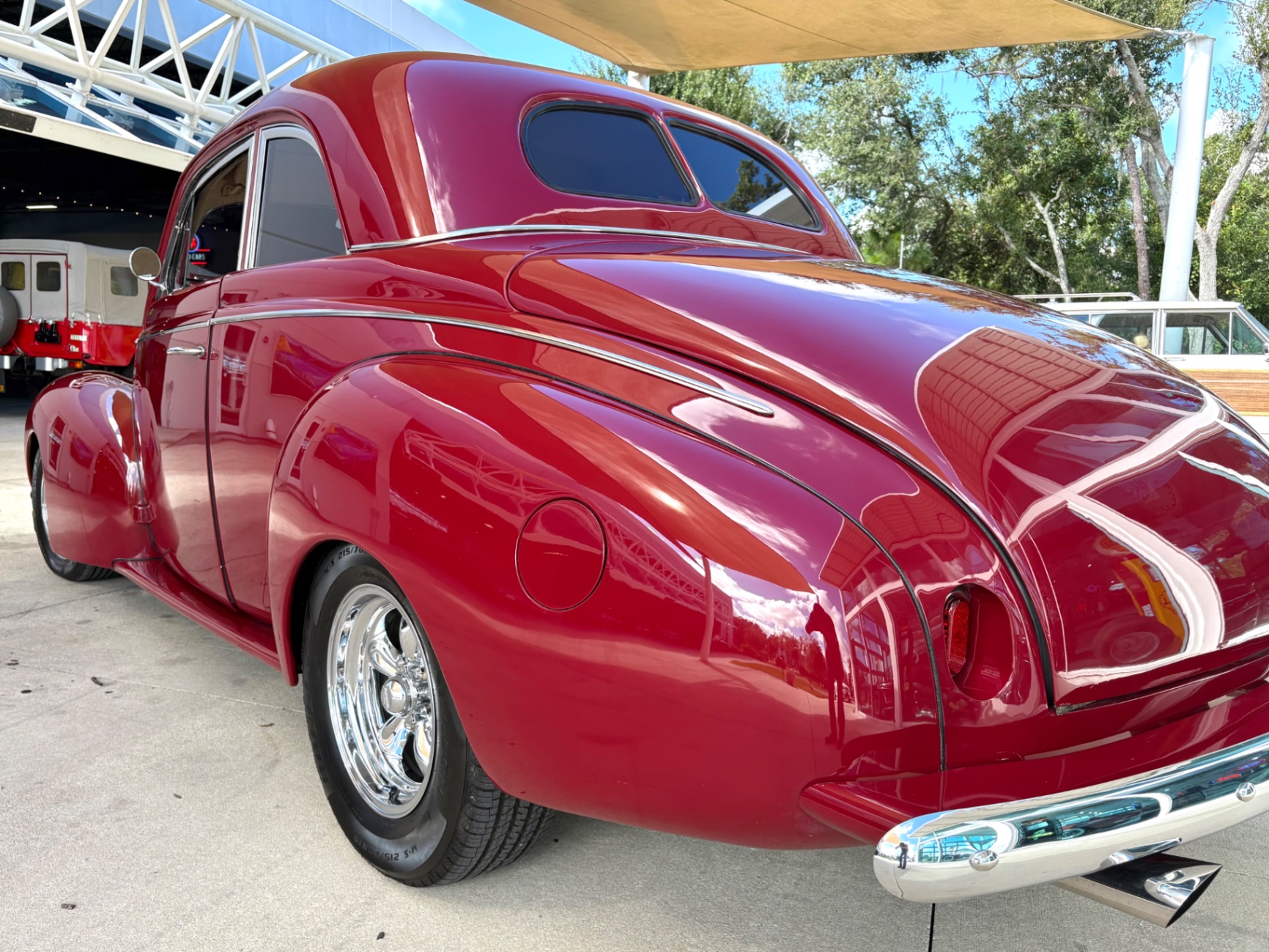 Vehicle photo 14