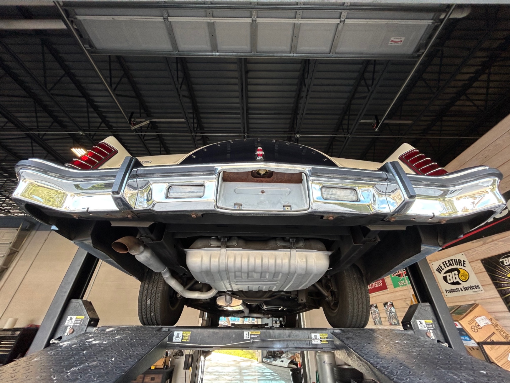 Vehicle photo 25
