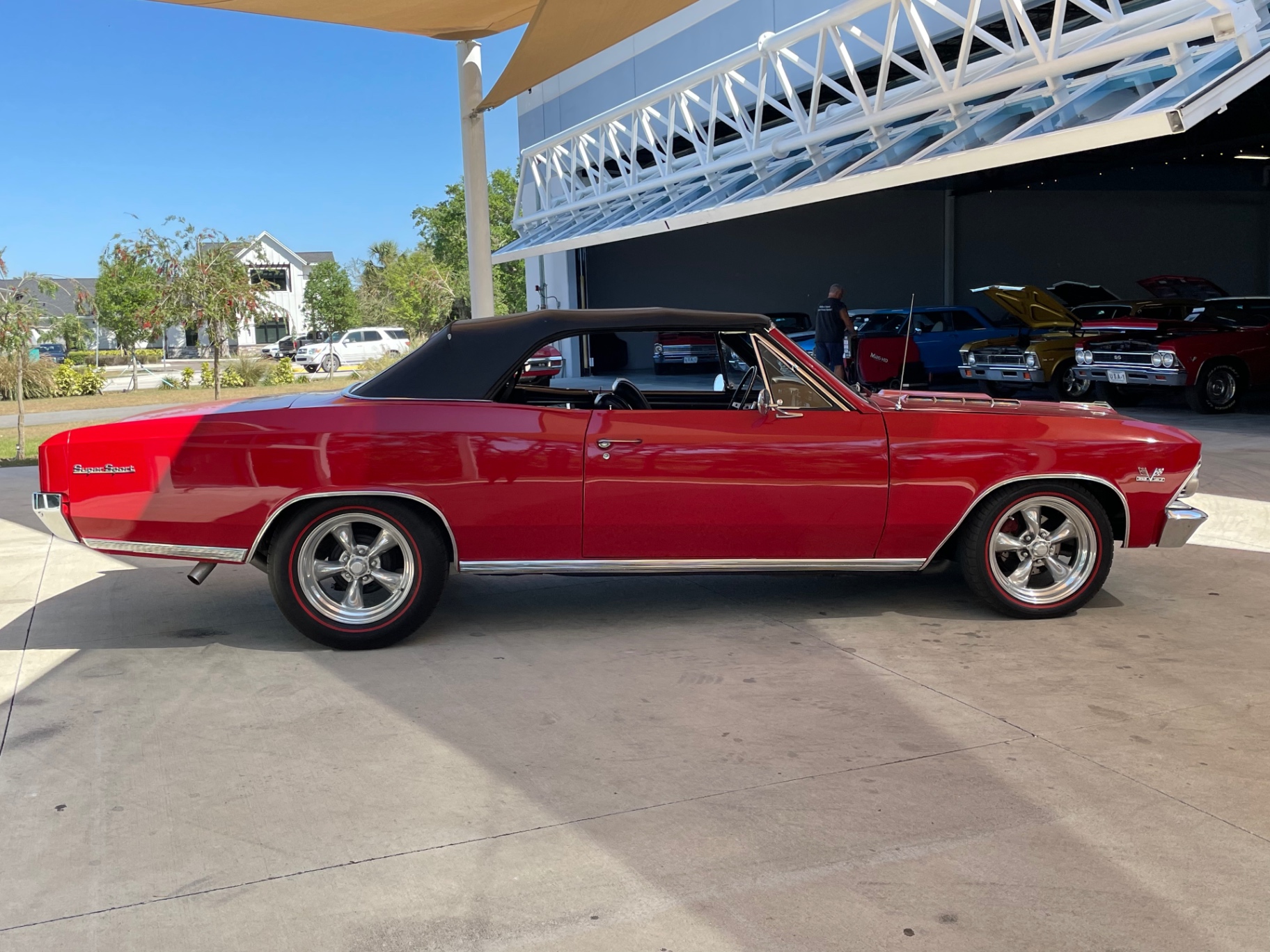 Vehicle photo 5