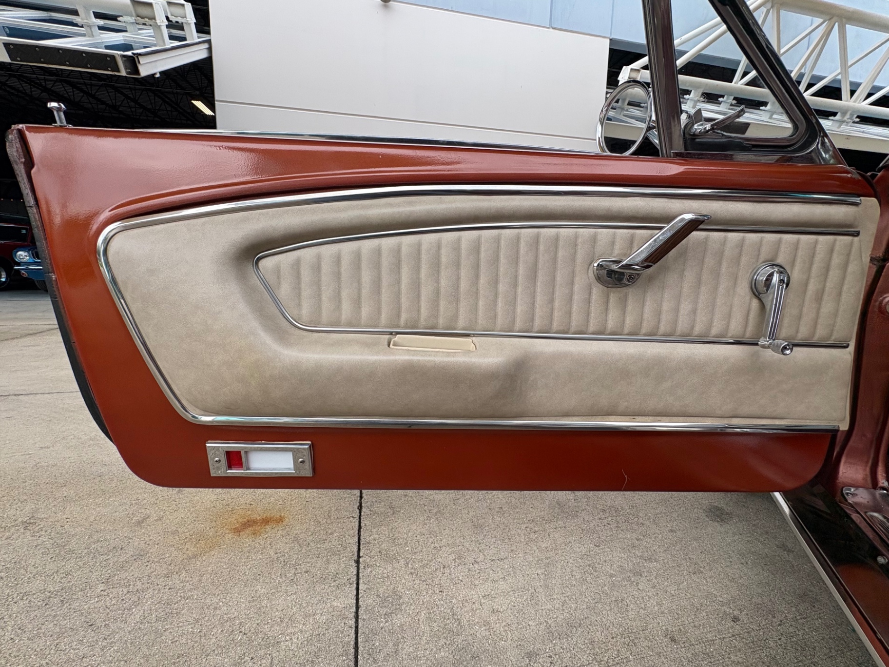 Vehicle photo 37