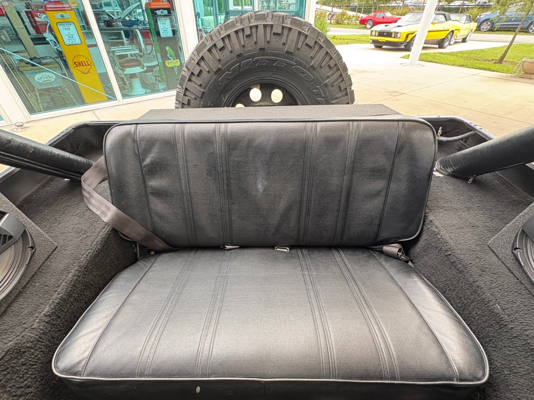 Vehicle photo 35