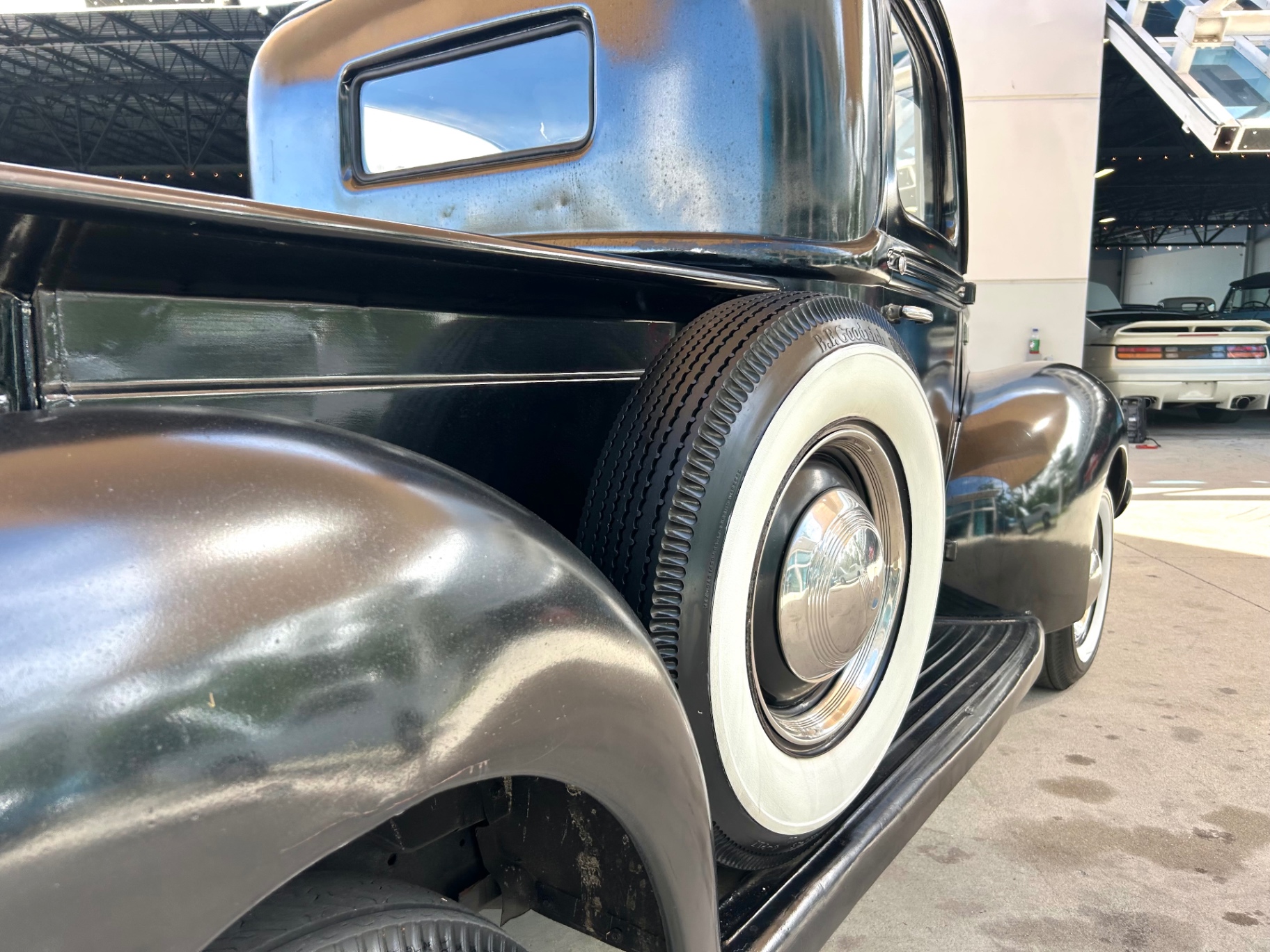 Vehicle photo 16