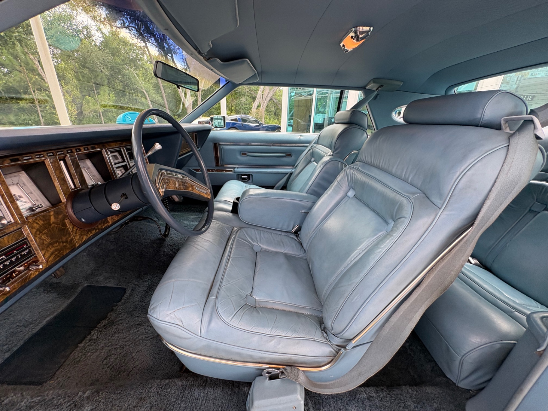 Vehicle photo 33