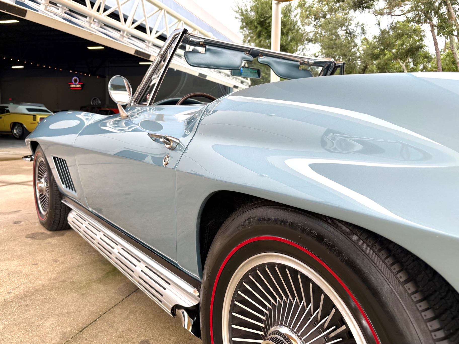 Vehicle photo 13