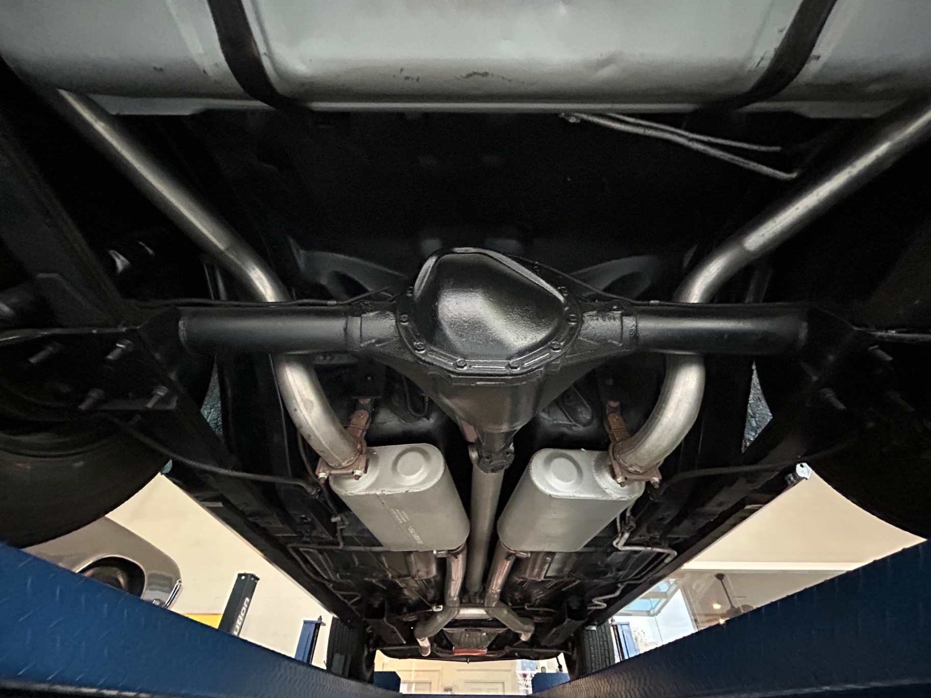 Vehicle photo 29