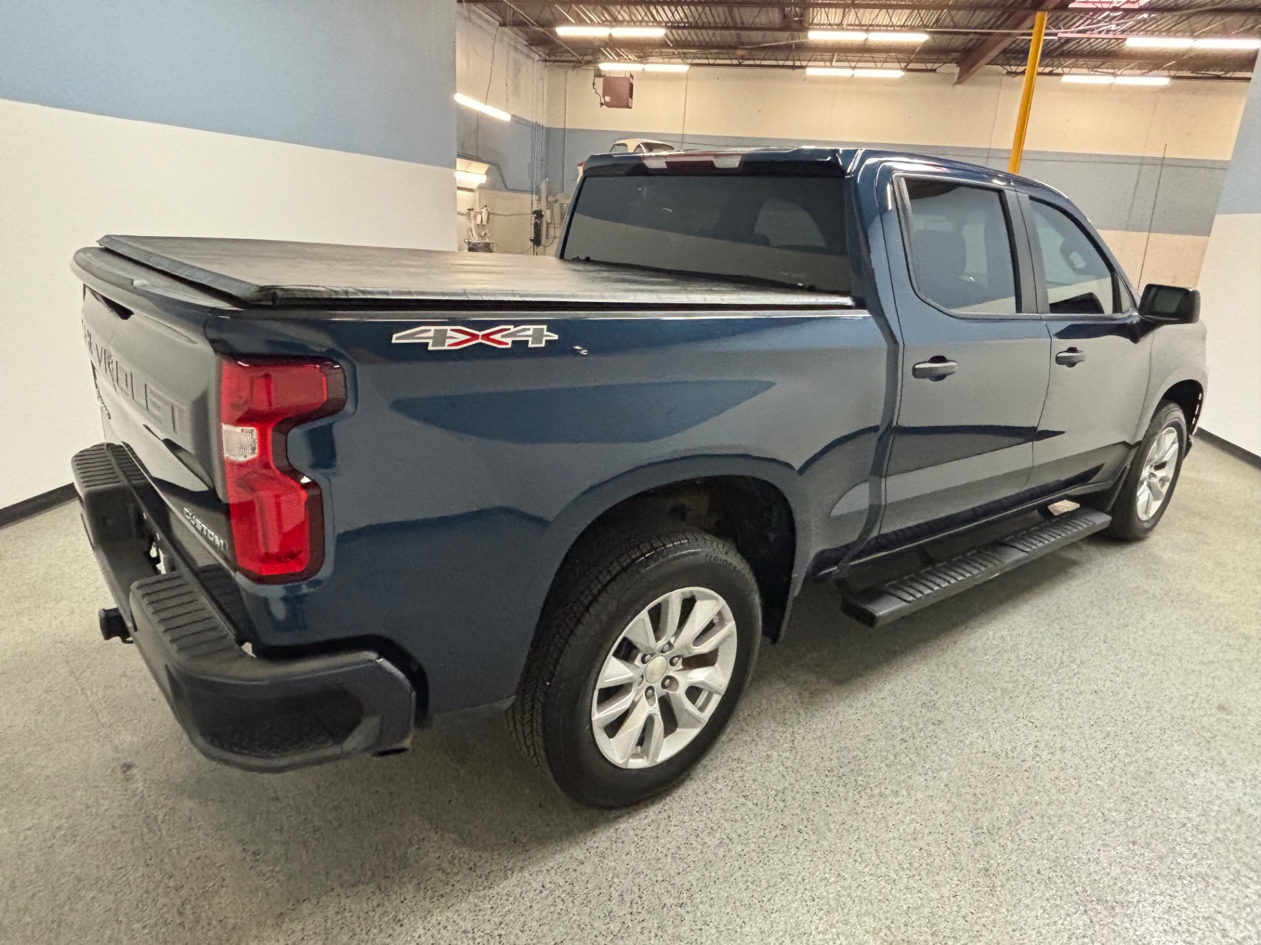 Vehicle photo 7