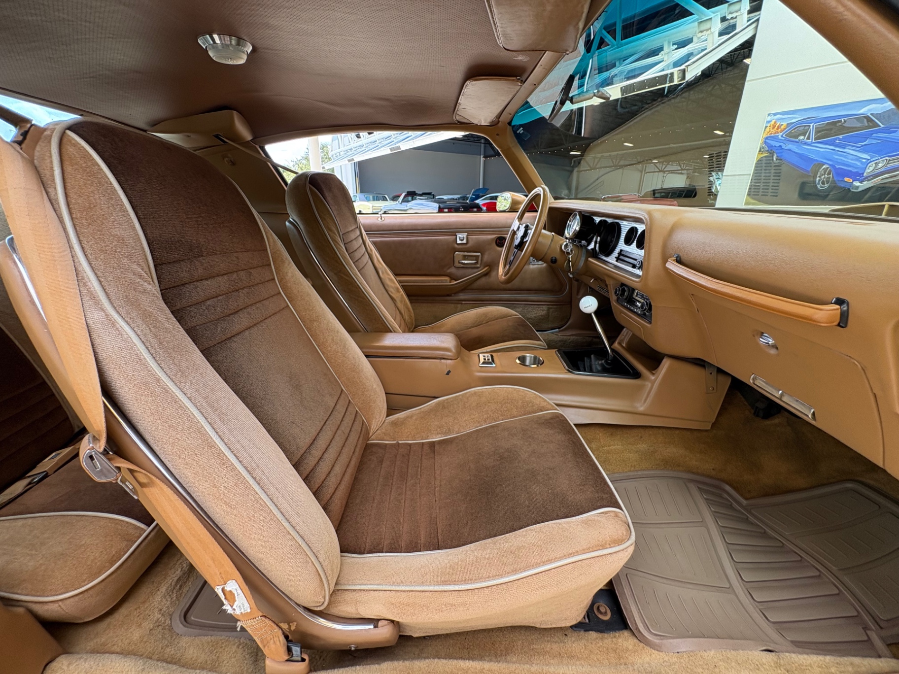 Vehicle photo 37