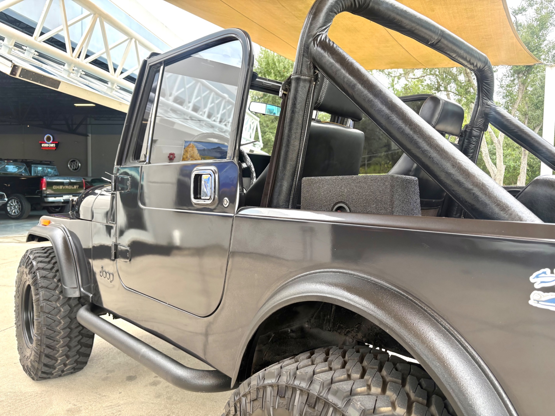 Vehicle photo 14