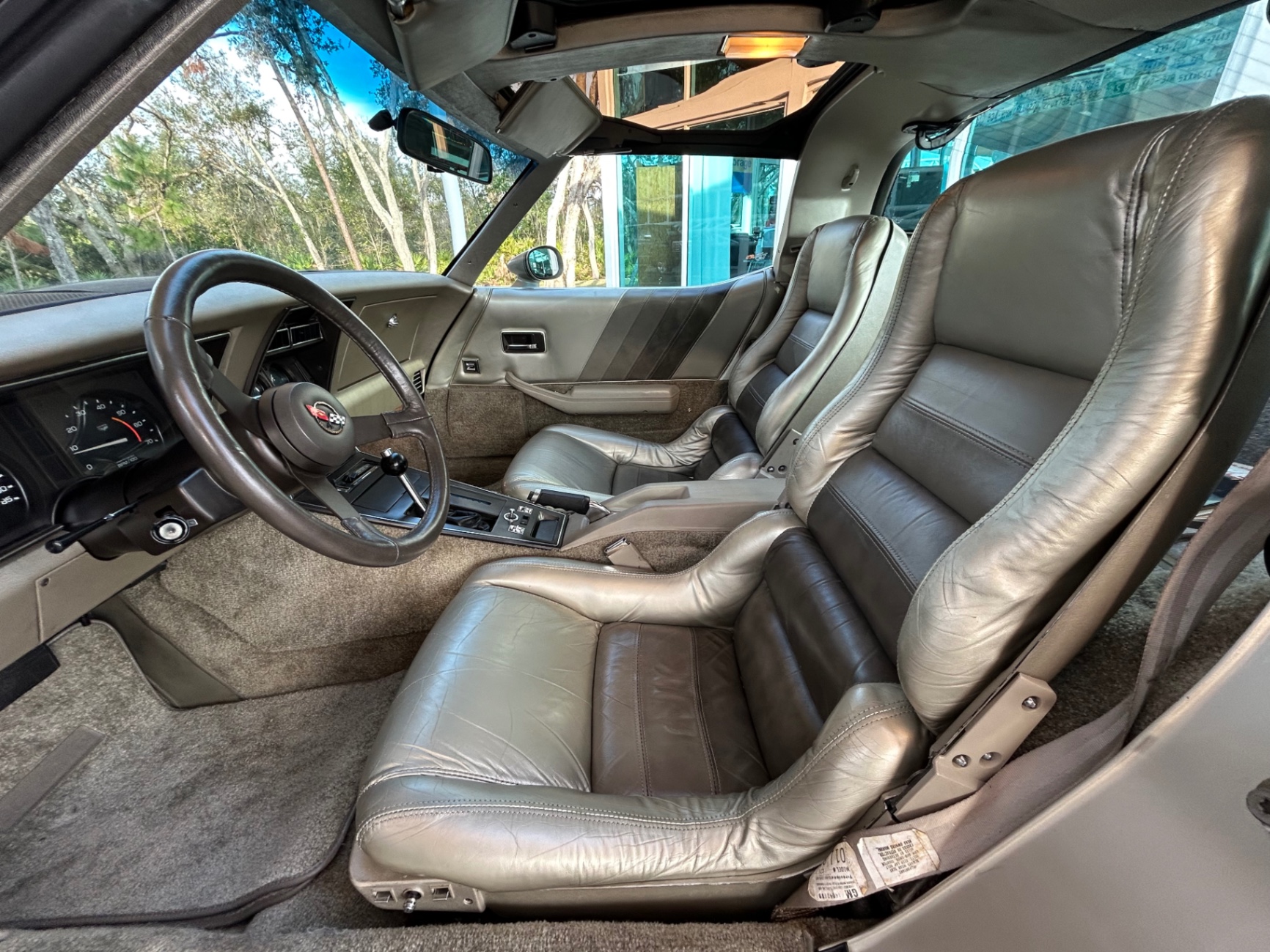 Vehicle photo 34