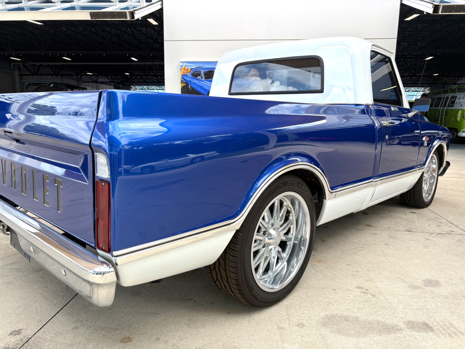 Vehicle photo 16