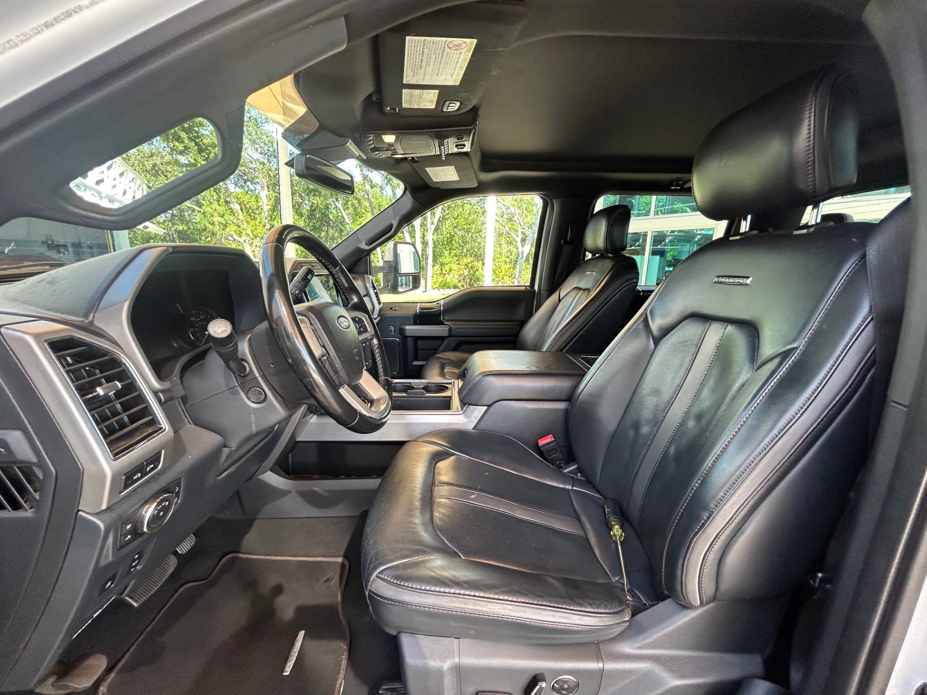 Vehicle photo 30