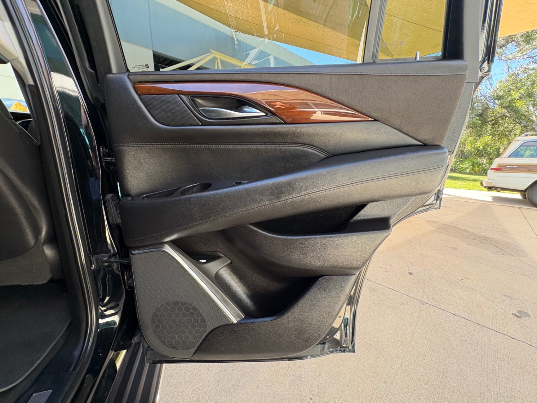 Vehicle photo 42
