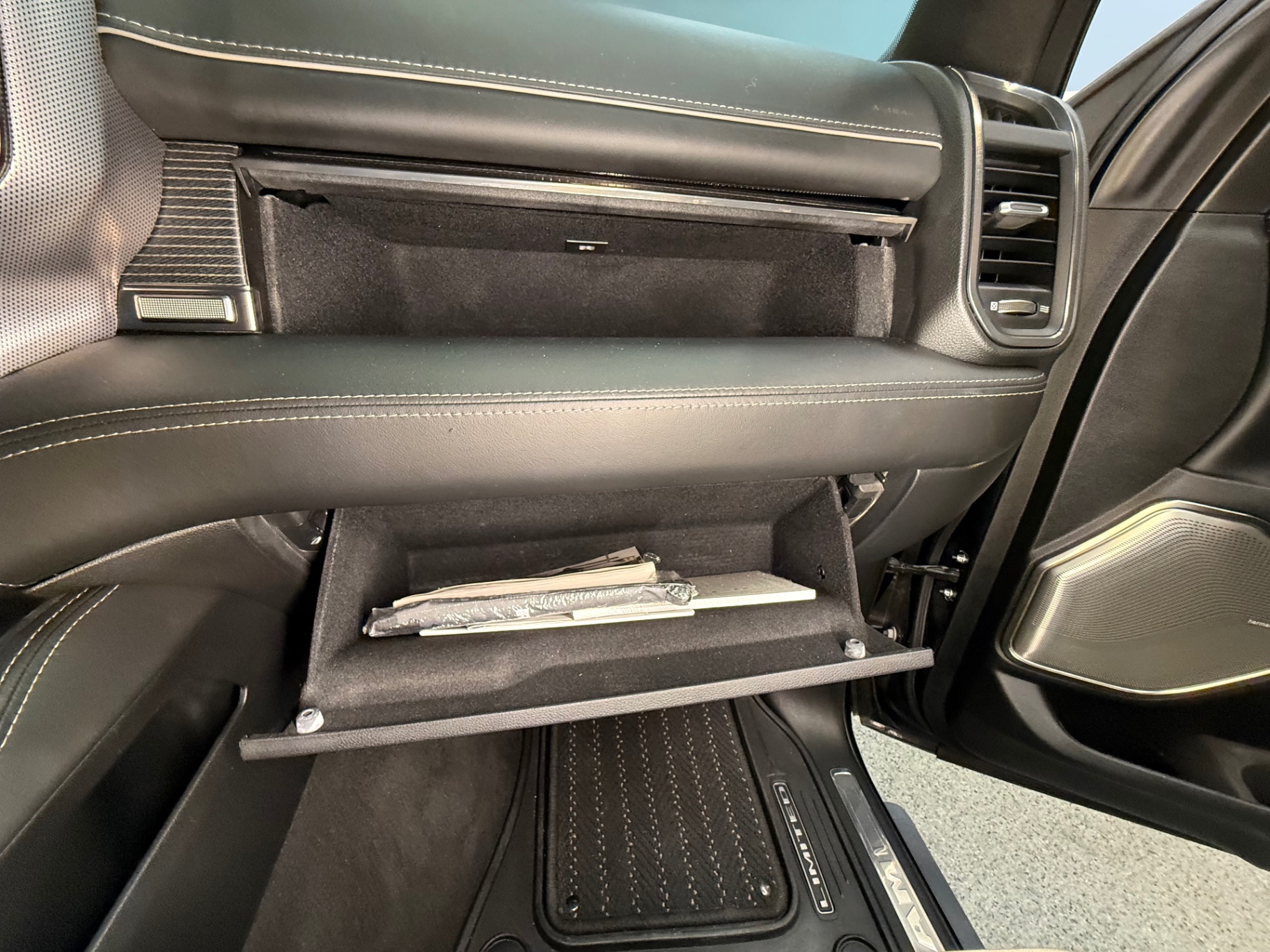 Vehicle photo 44