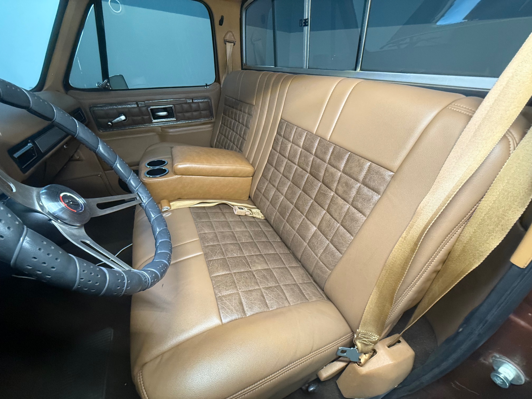 Vehicle photo 31