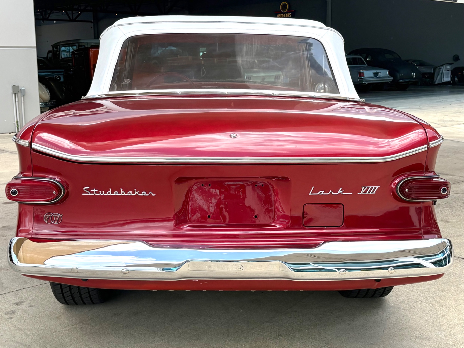 Vehicle photo 23