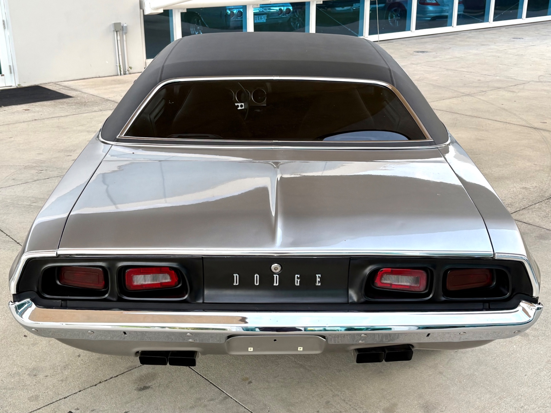 Vehicle photo 10