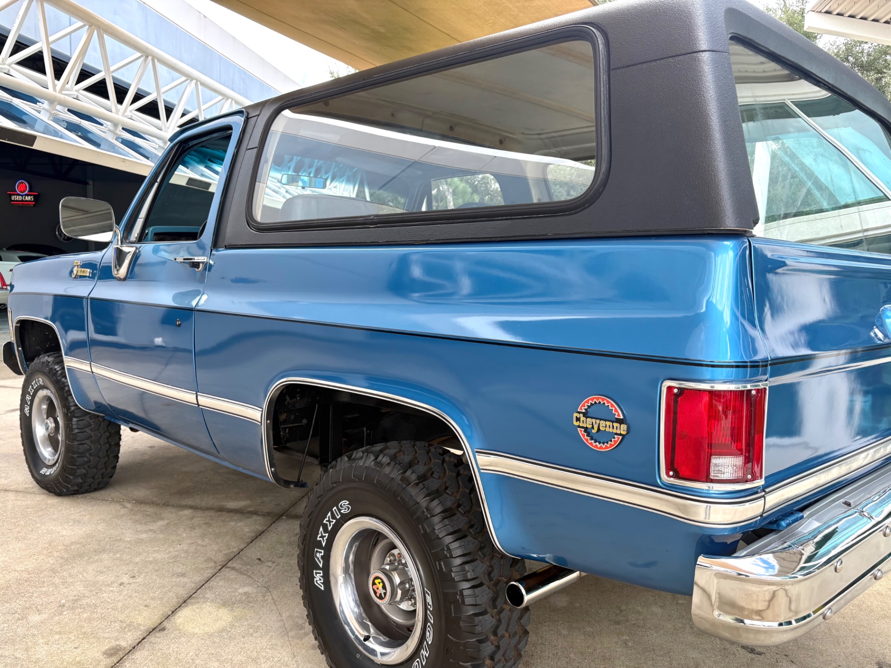 Vehicle photo 14